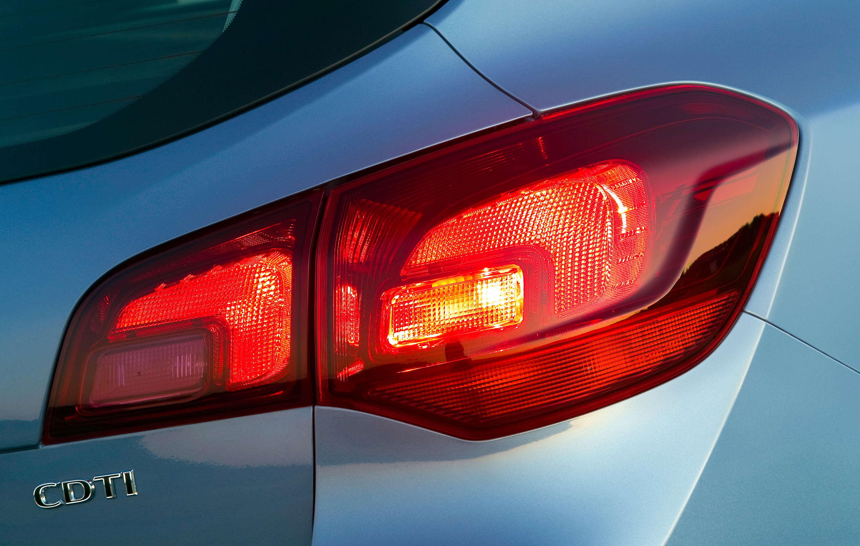 Opel Astra Sports Tourer photo #17