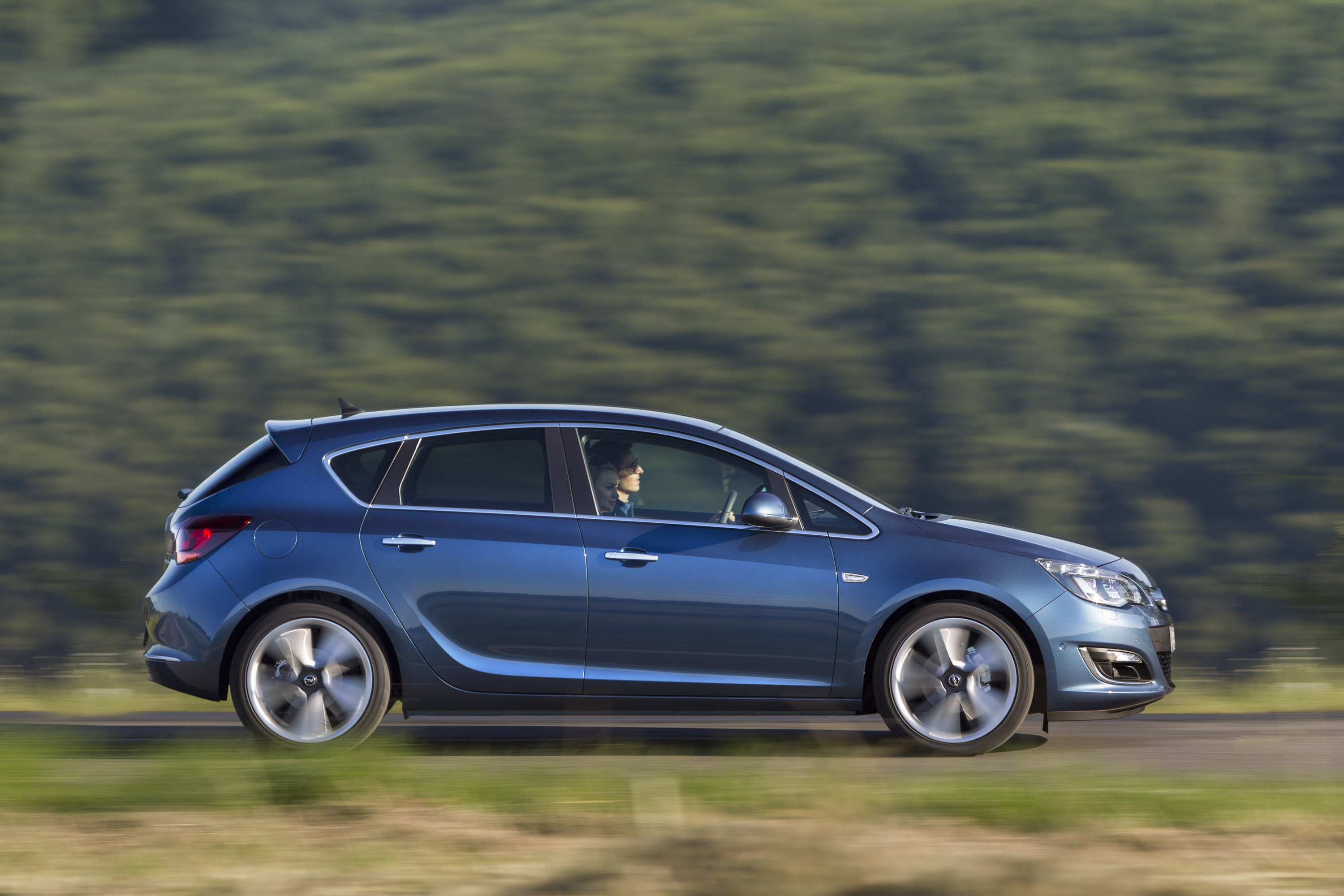 Опель хэтчбек 2012. Opel Astra 2012 хэтчбек.