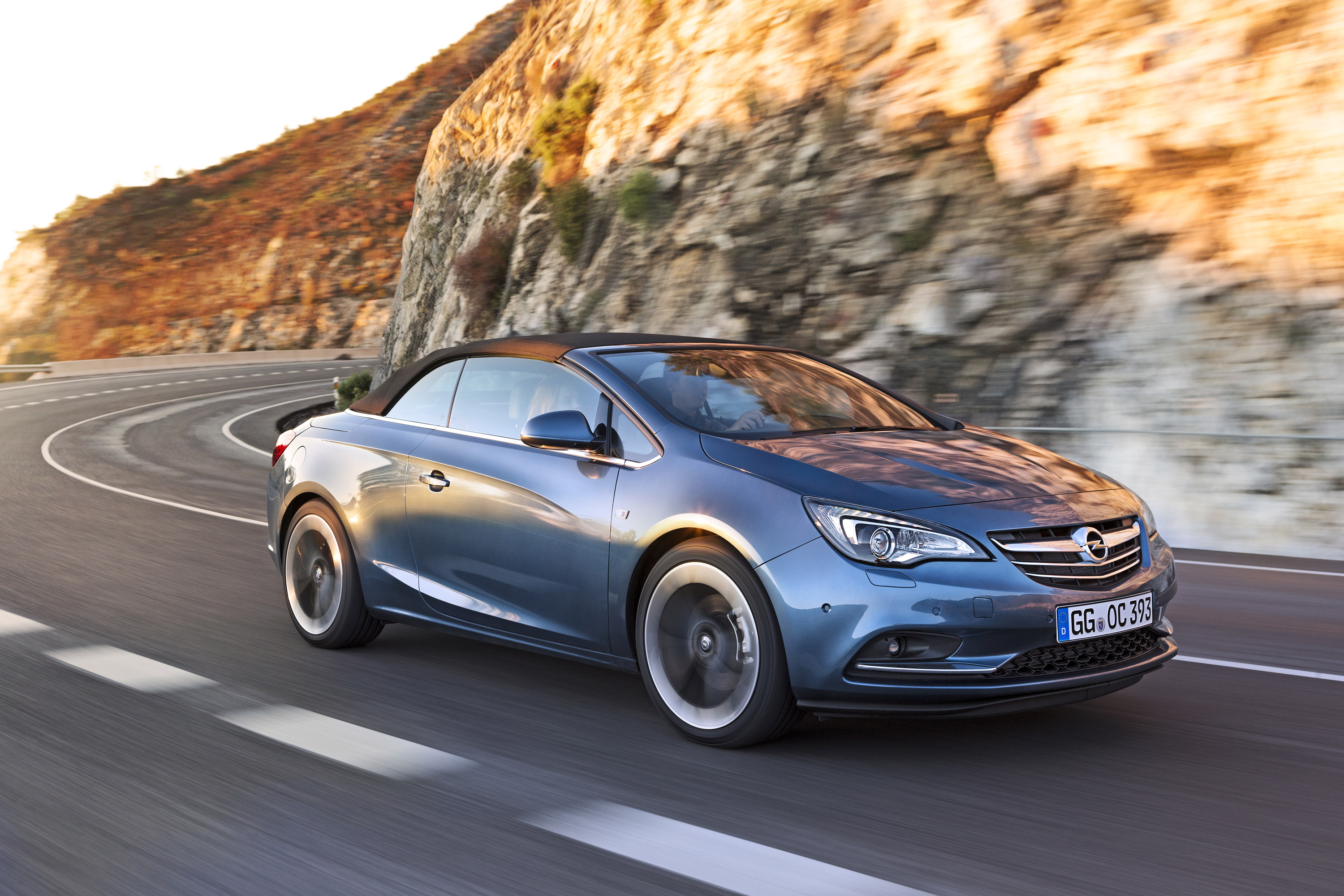 Opel v. Opel Insignia Coupe. Опель Инсигния купе. Opel Insignia купе. Opel Cascada 1.4 Turbo 2016.