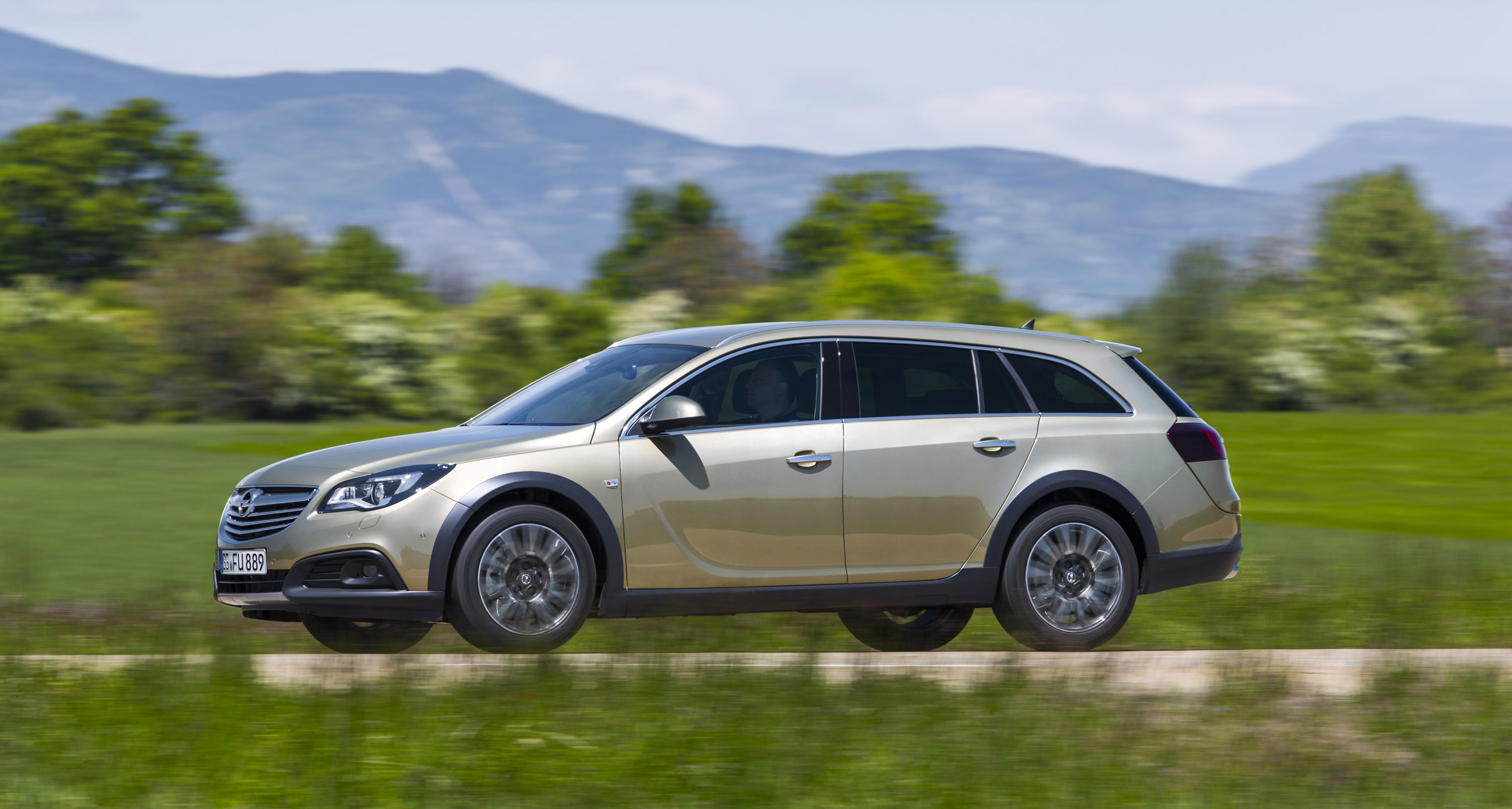 Opel Insignia Country Tourer photo #3