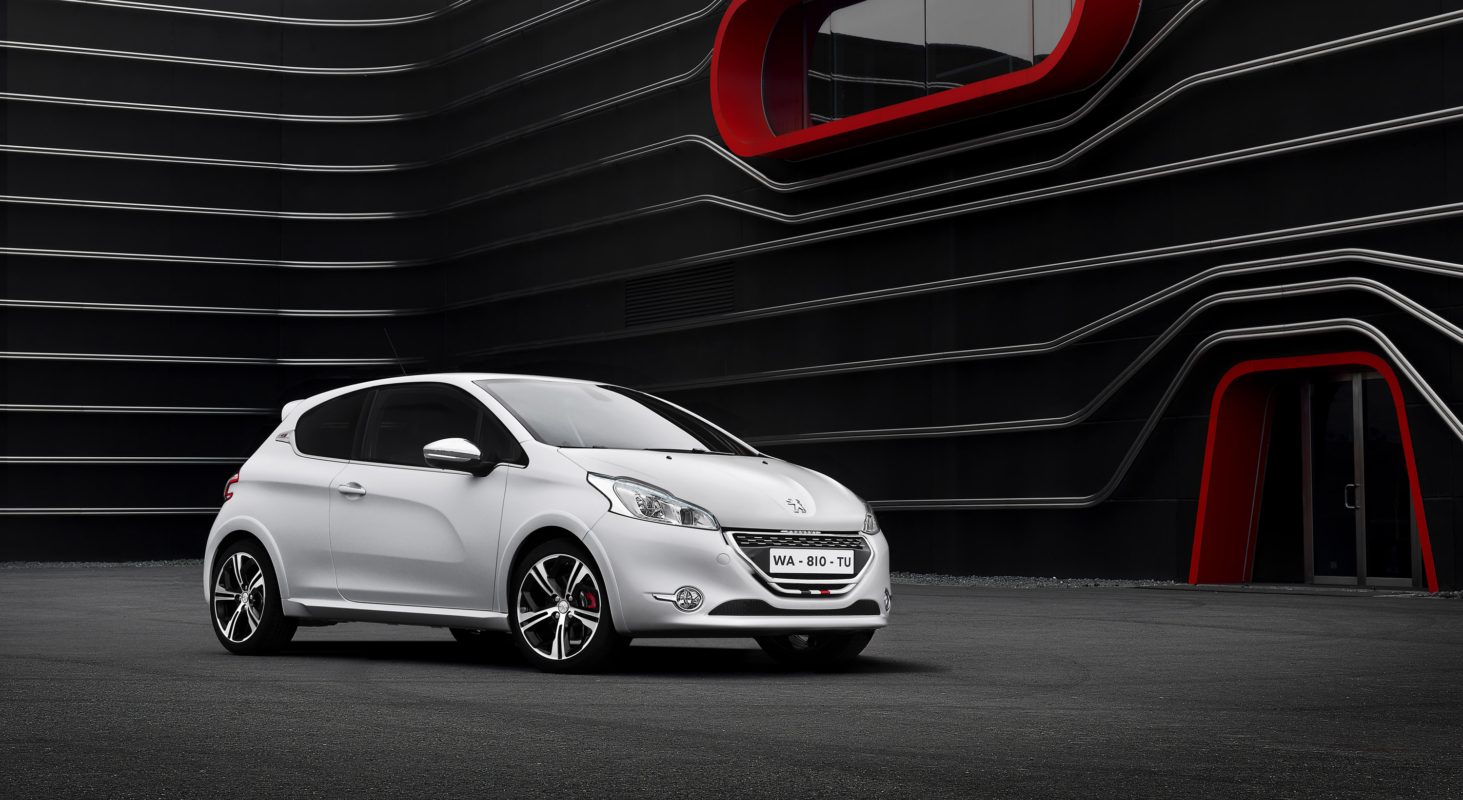 Peugeot 208 GTi photo #7