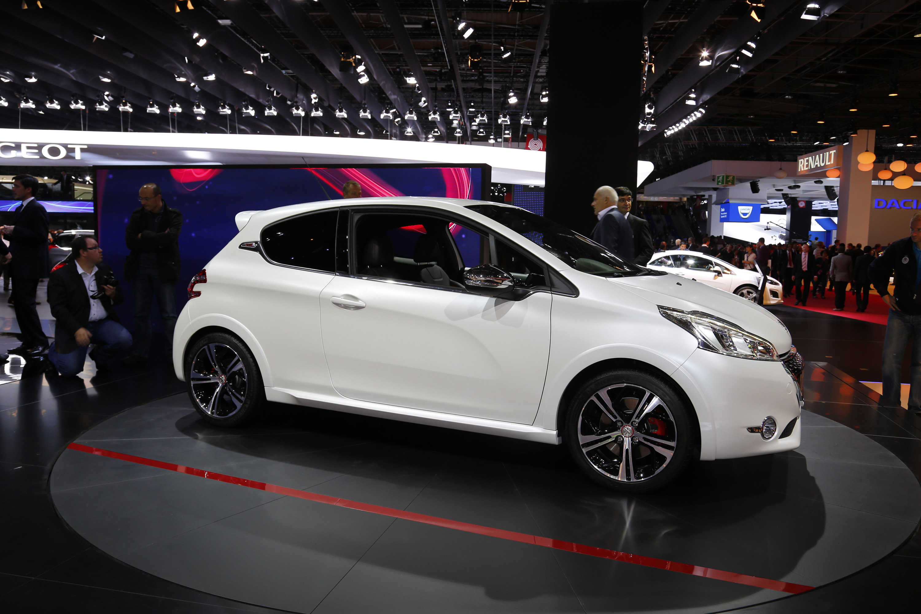 Peugeot 208 GTi photo #8