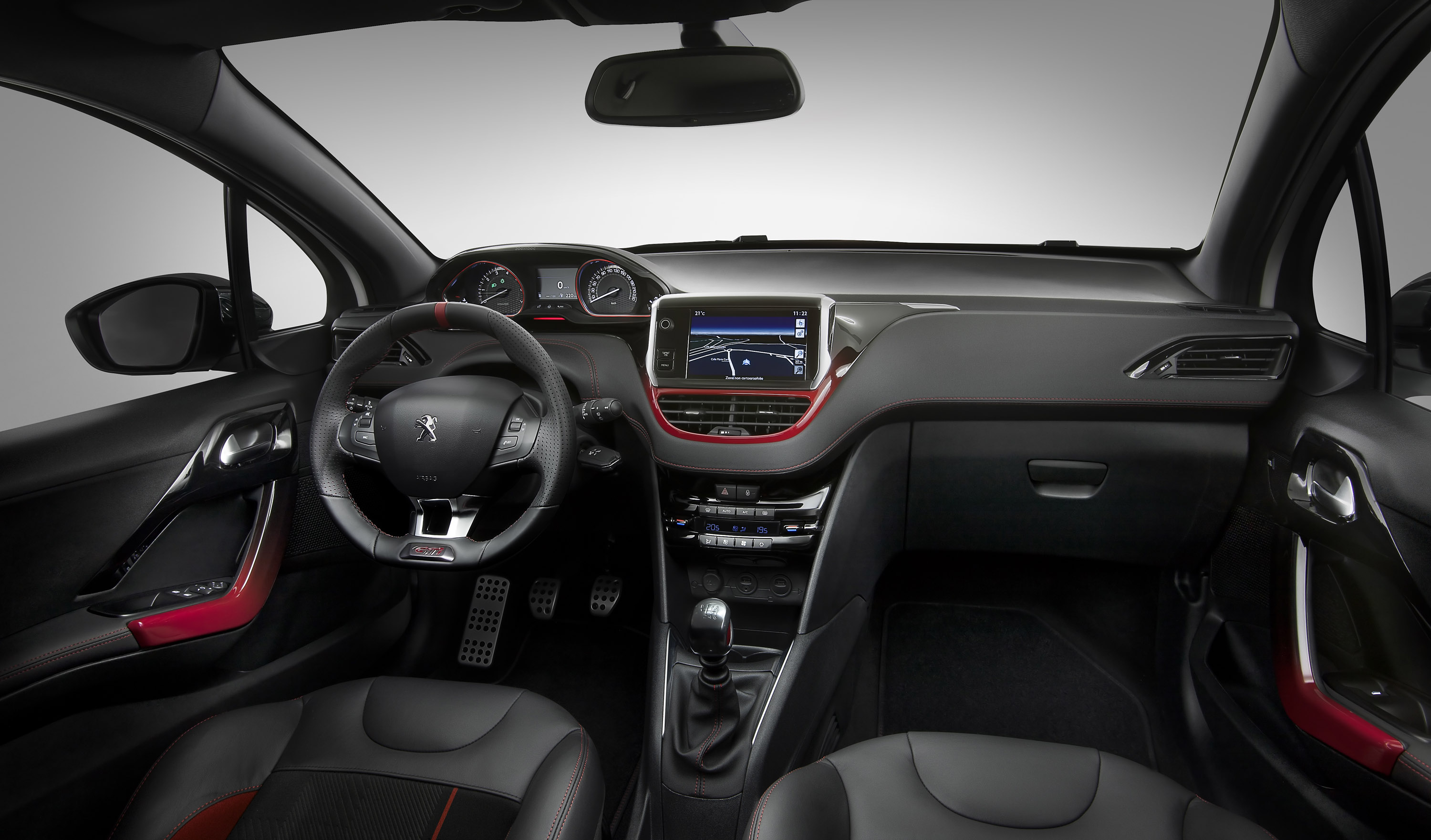 Peugeot 208 GTi photo #13