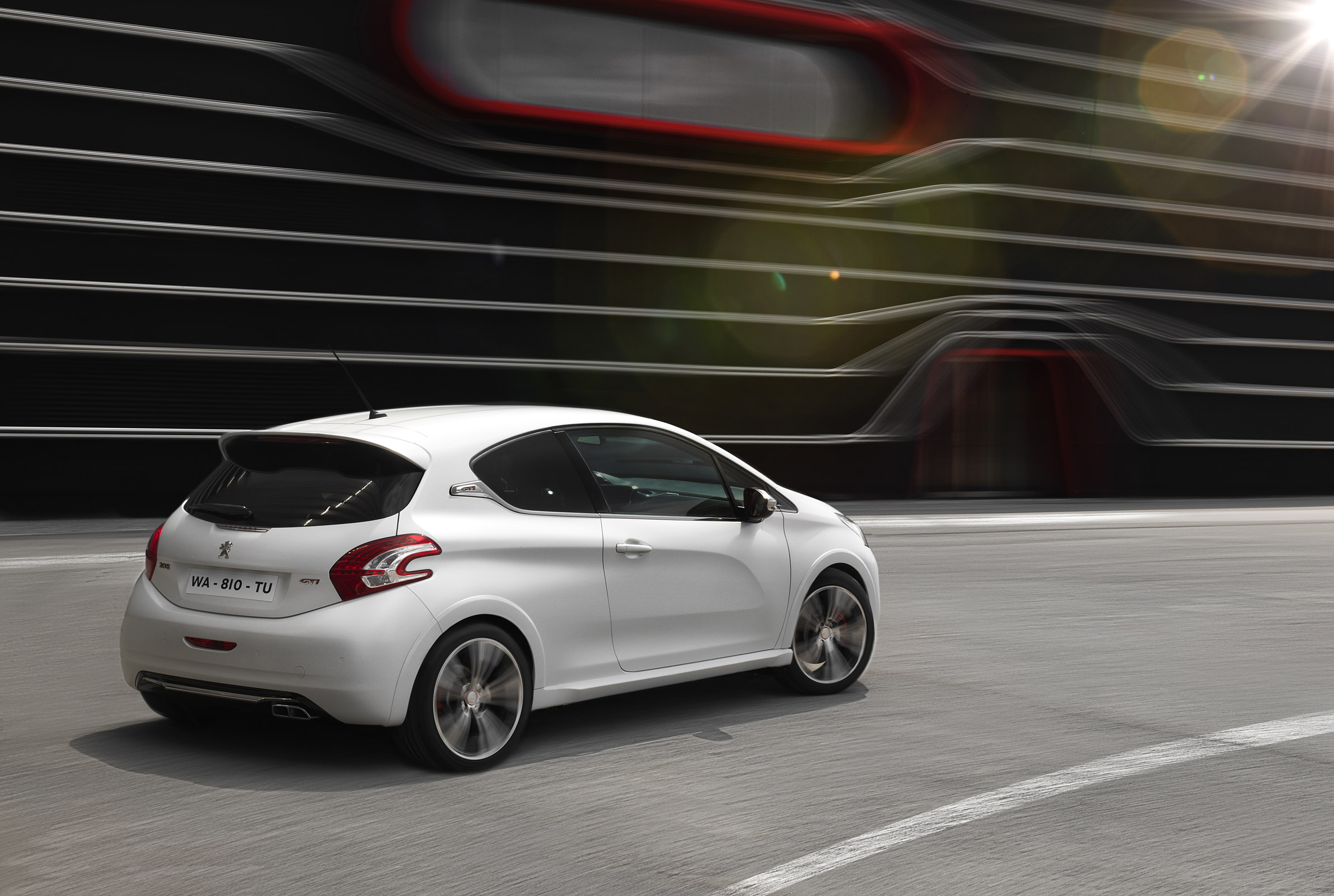 Peugeot 208 GTi photo #18