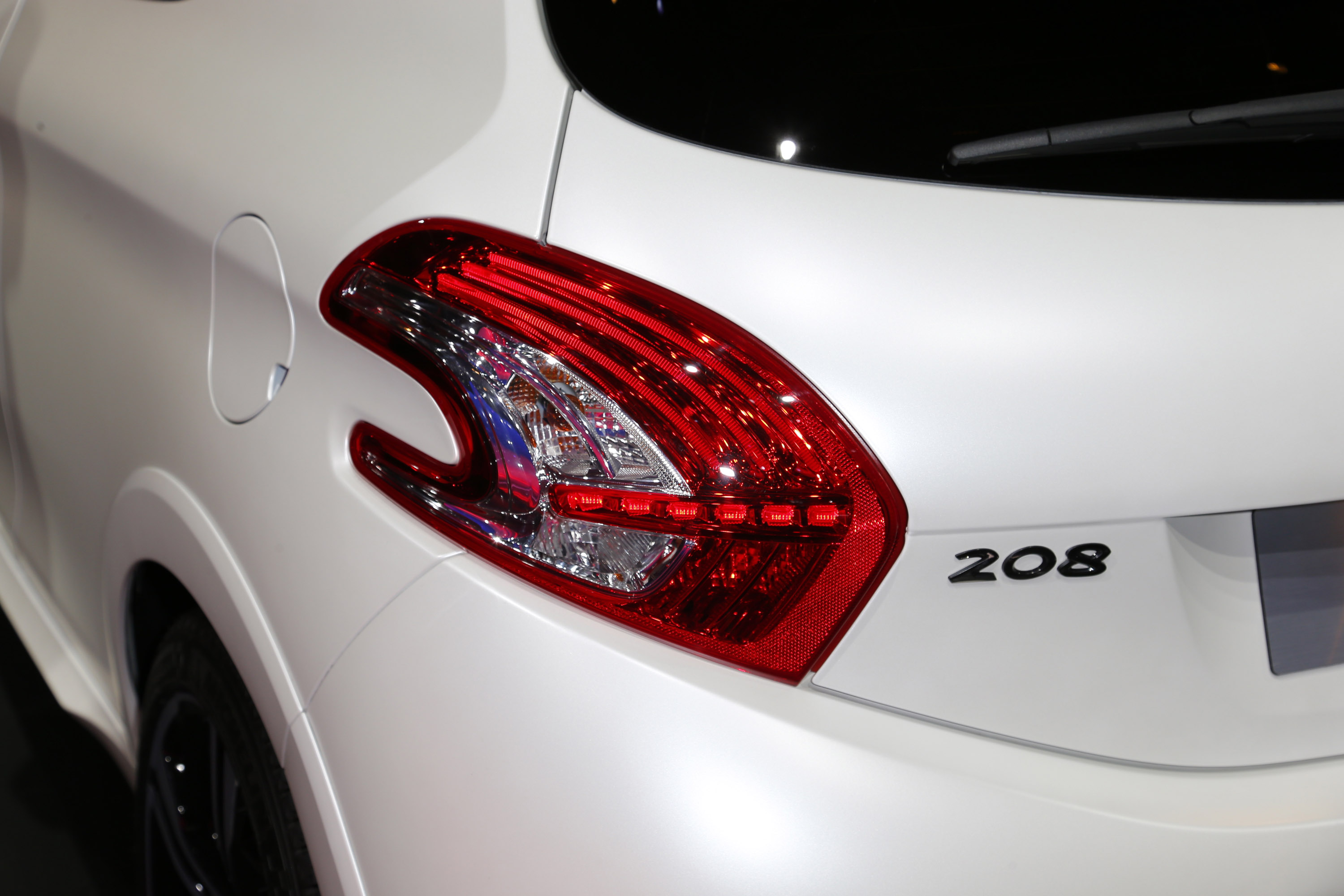 Peugeot 208 GTi photo #19