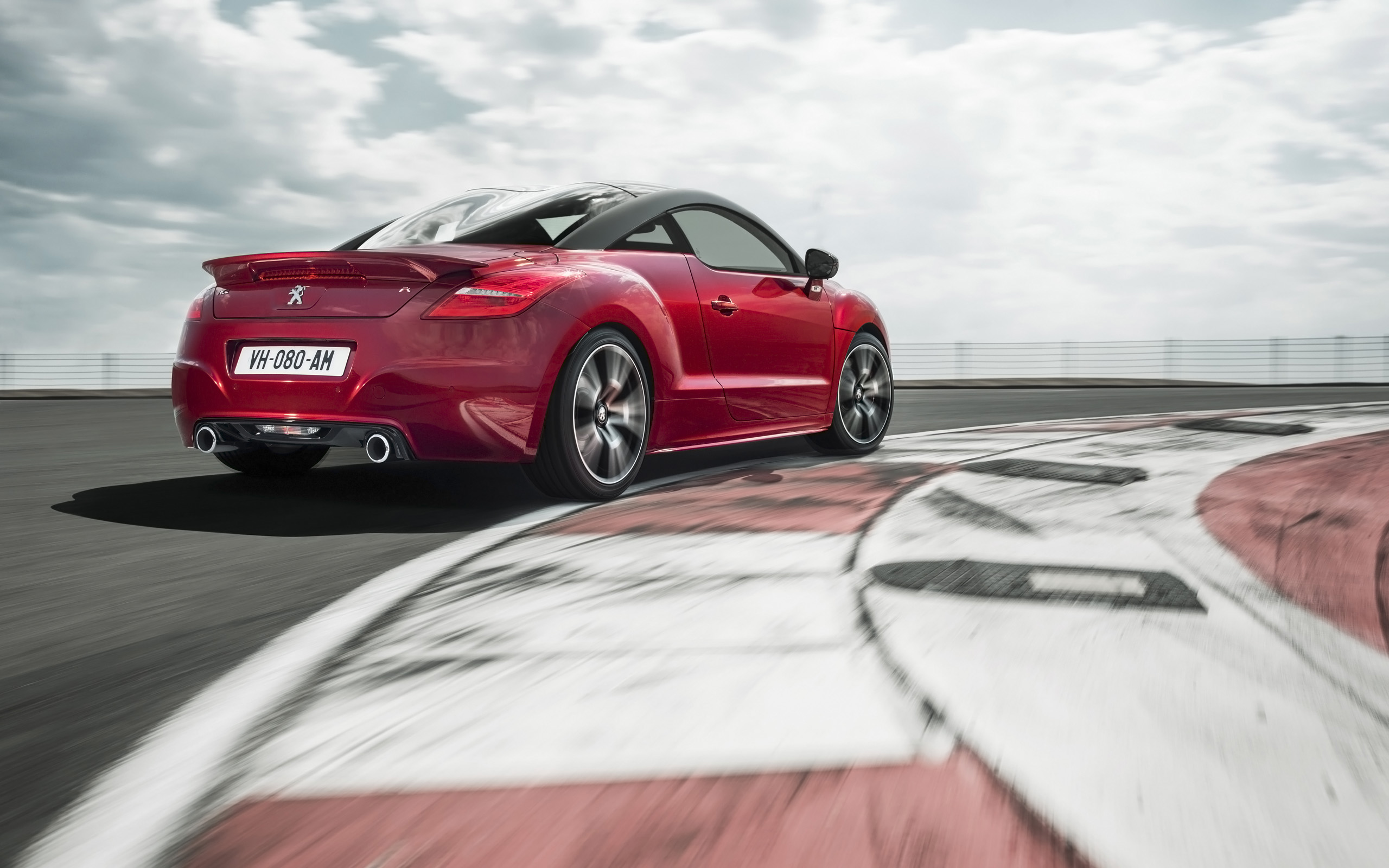 Peugeot RCZ R photo #15