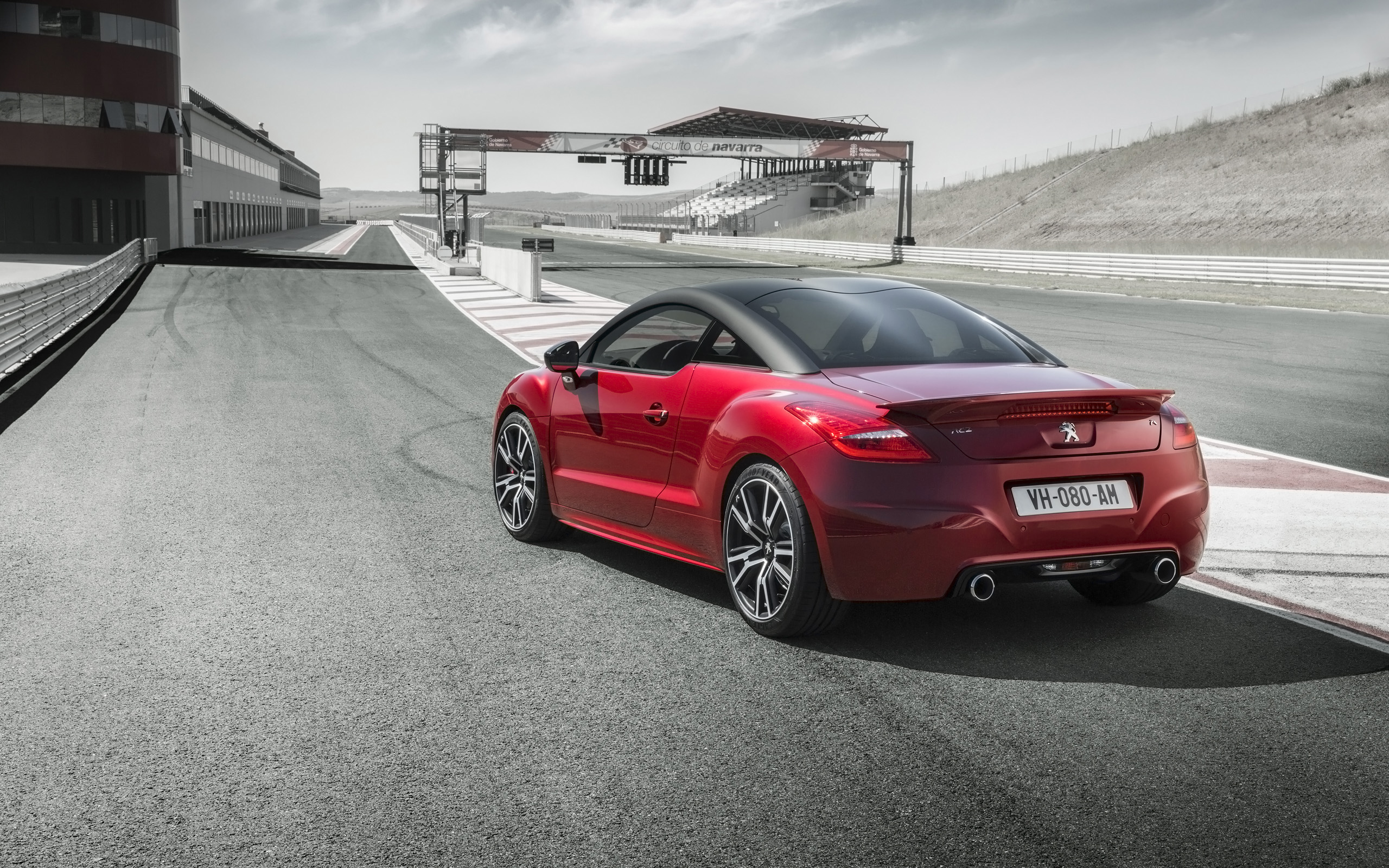 Peugeot RCZ R photo #21