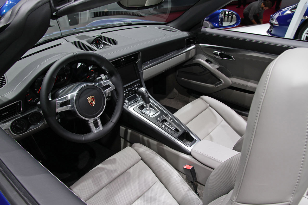 Porsche 911 Carrera 4-4S photo #24