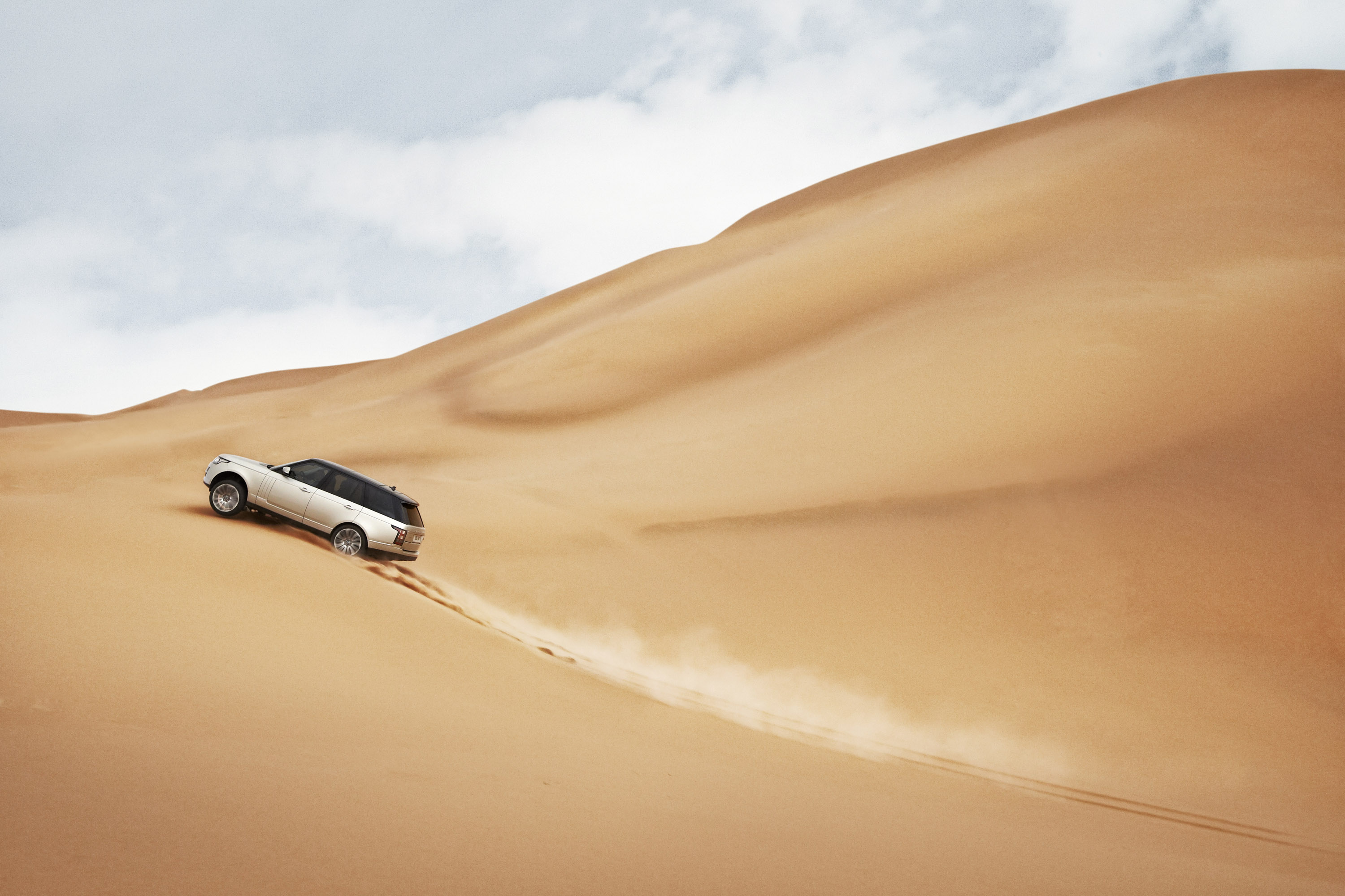 дюна автомобиль. машина с песком. внедорожник в пустыне. пустыня намиб обои. автомобиль в дюнах 5 букв.