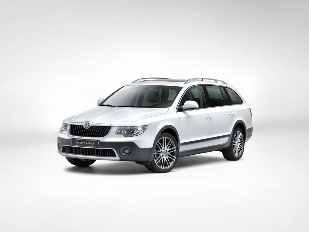 Skoda Superb Combi Outdoor photo #1