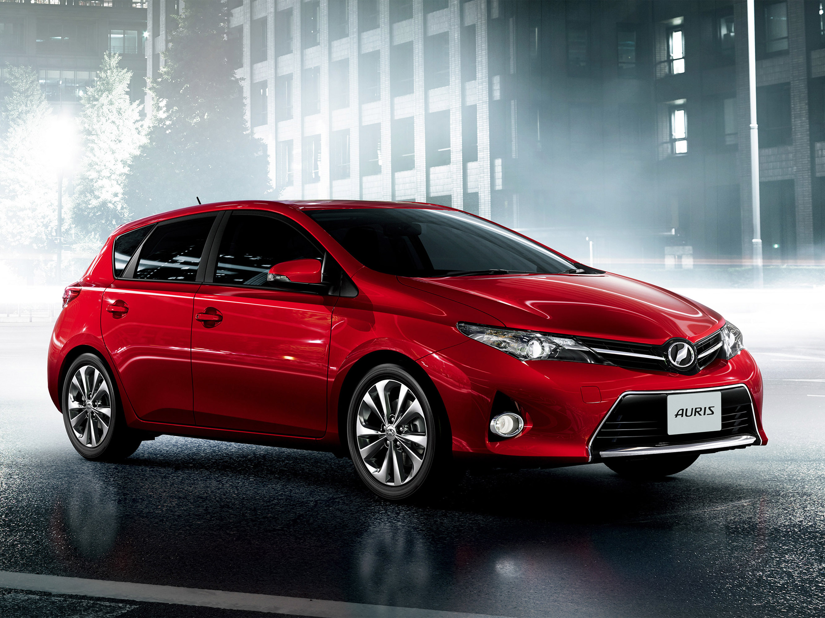 Toyota Auris photo #2