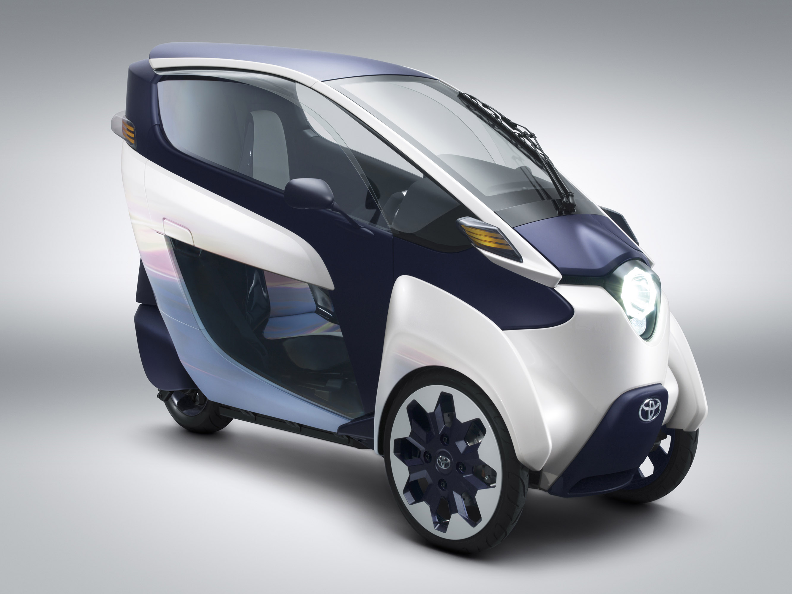 Toyota i-ROAD Concept photo #1