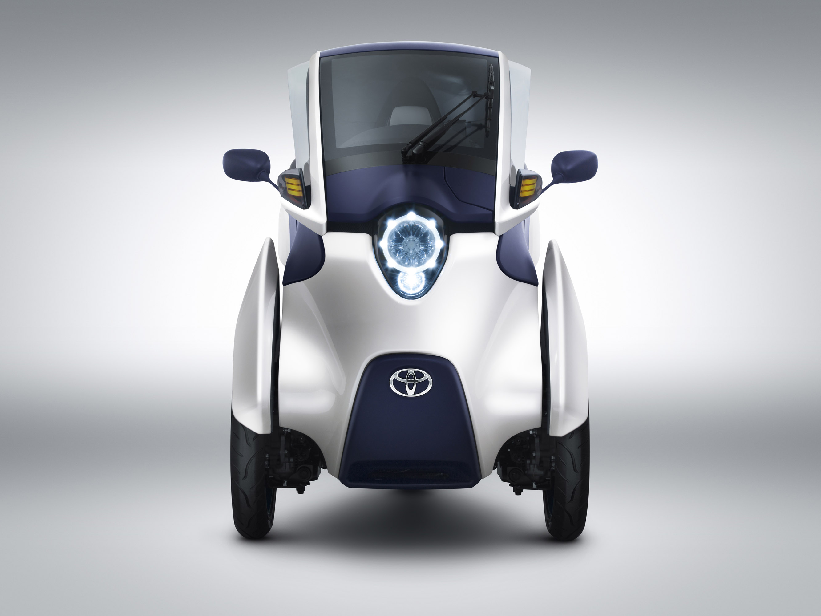 Toyota i-ROAD Concept photo #2