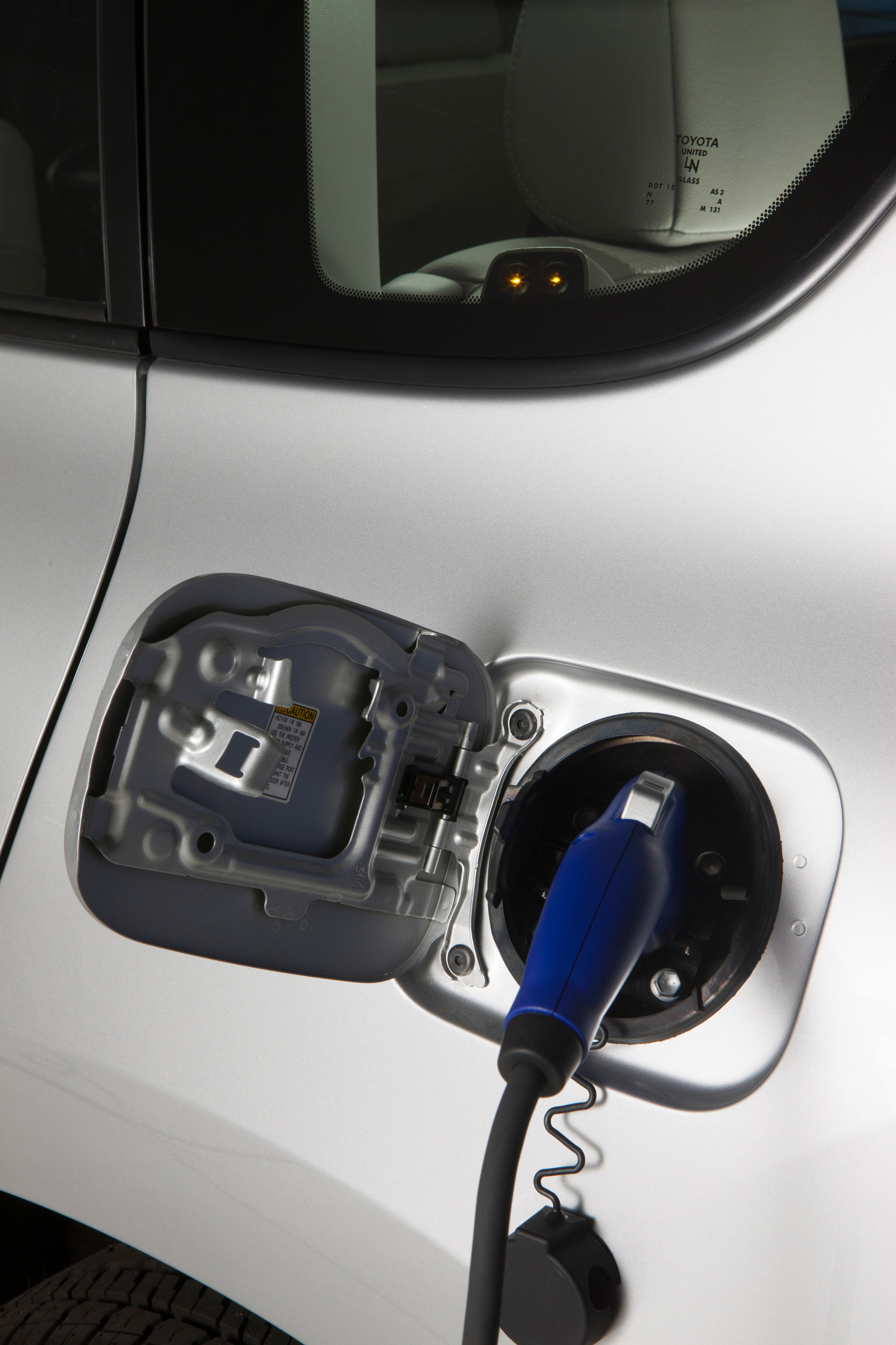 Toyota RAV4 EV photo #24