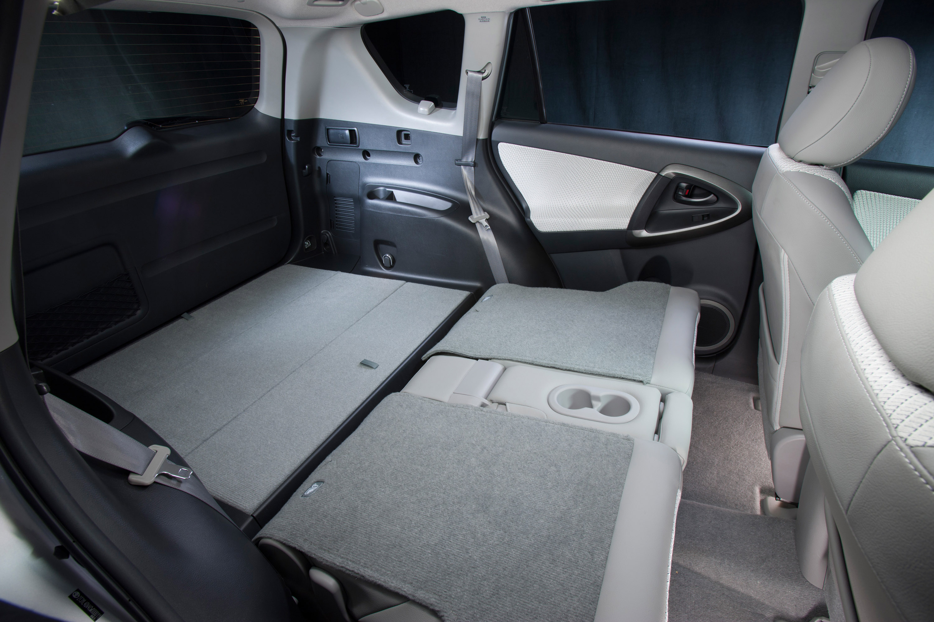 Toyota RAV4 EV photo #35