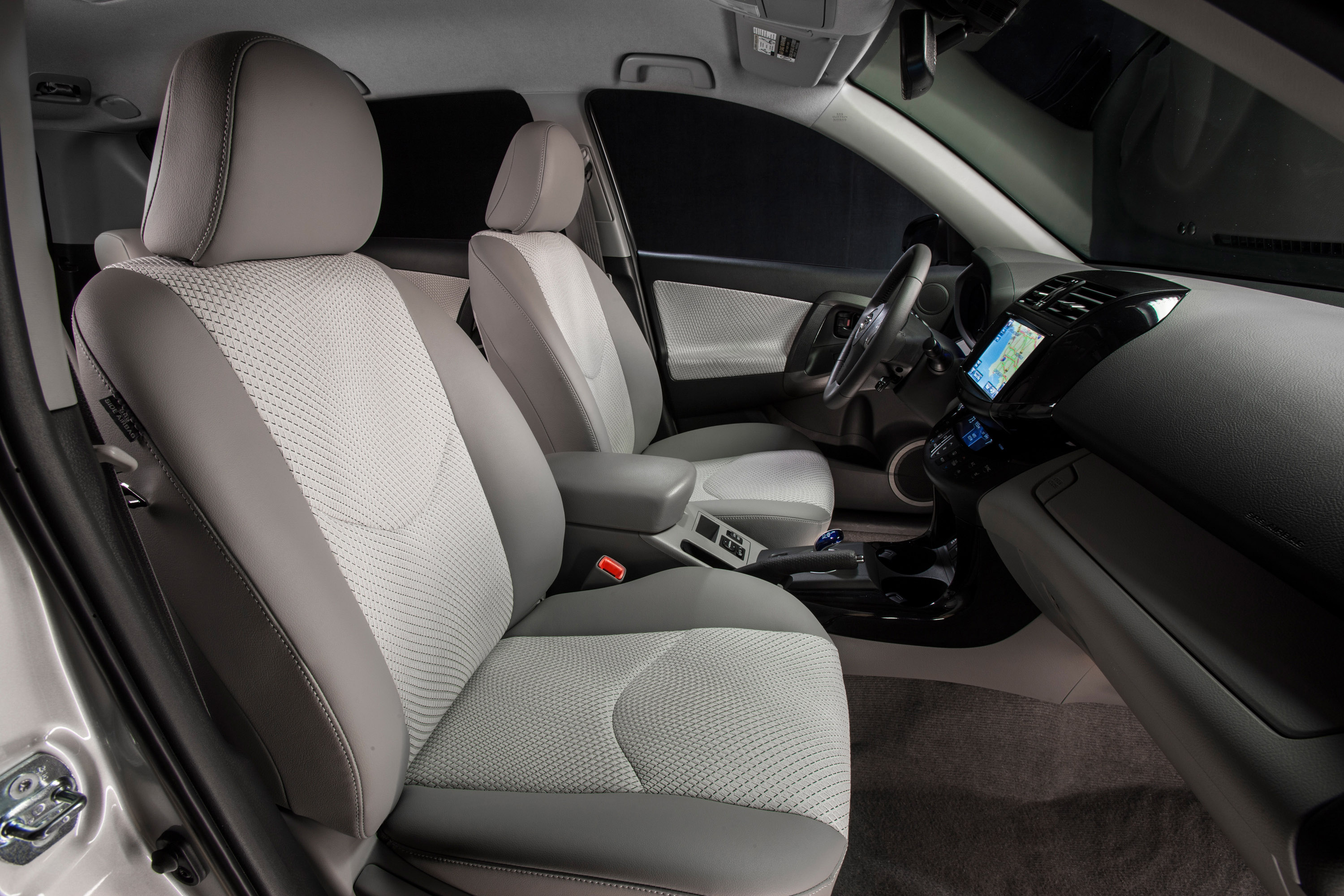 Toyota RAV4 EV photo #37