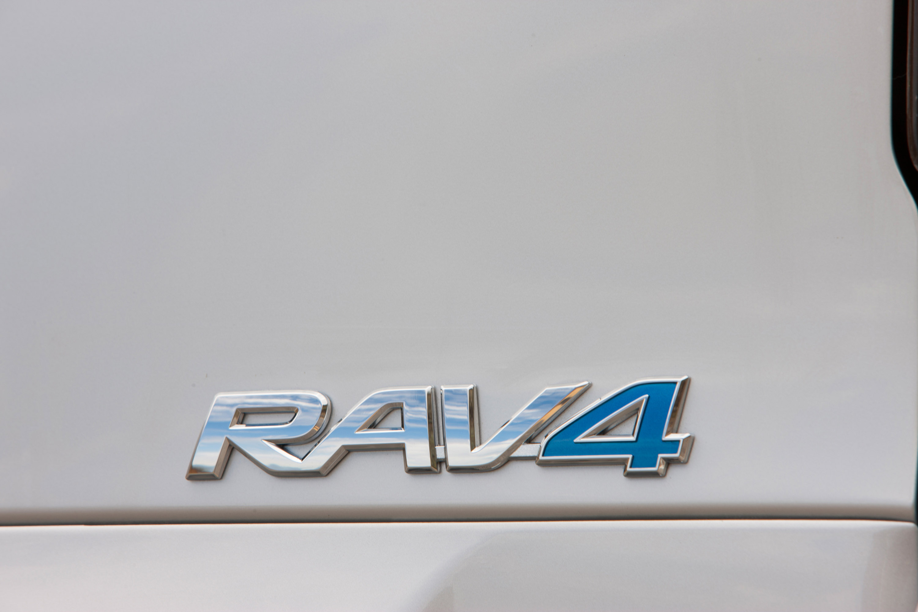 Toyota RAV4 EV photo #41