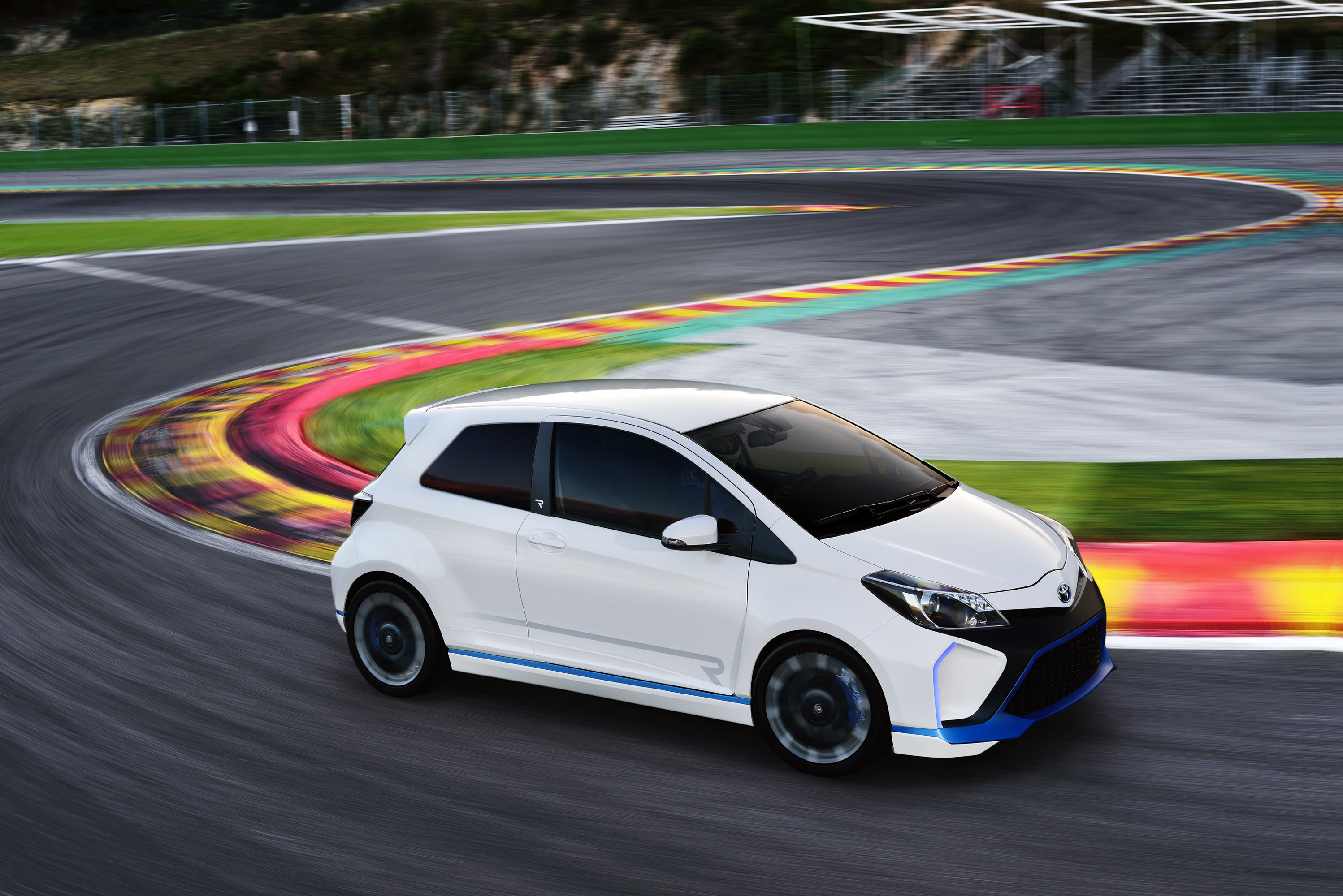 Hybrid Concept Тойота