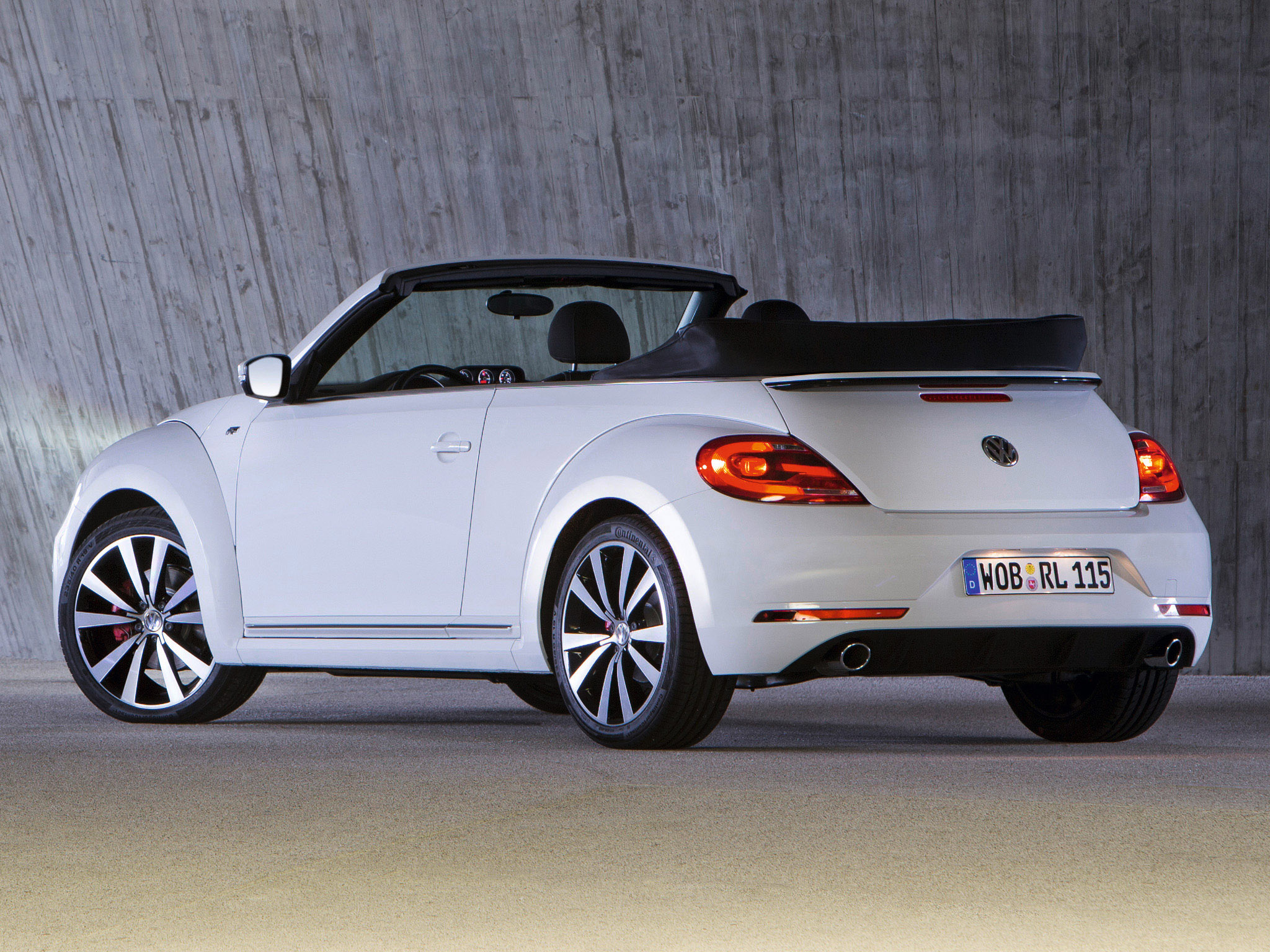 Volkswagen Beetle Convertible photo #14