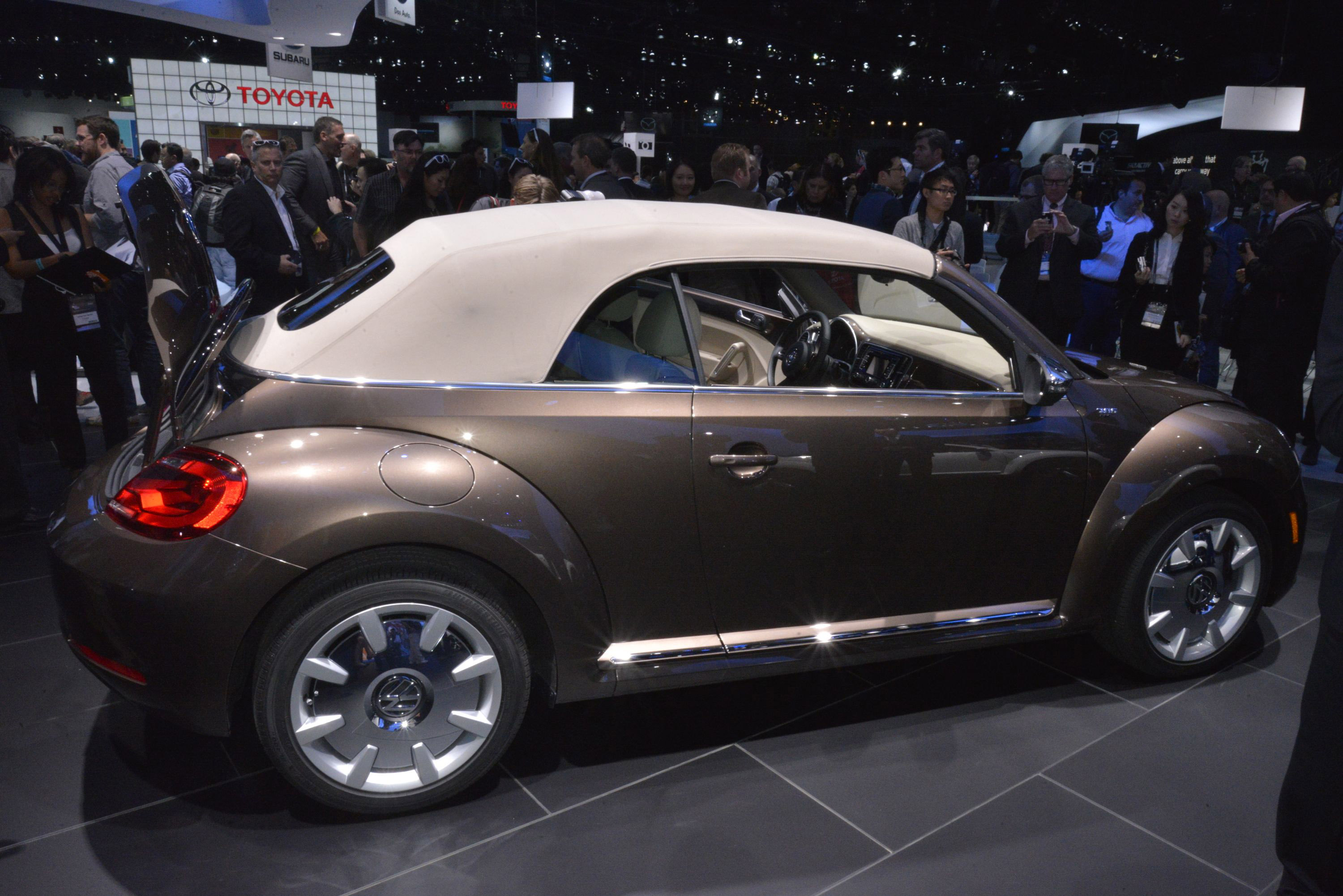 Volkswagen Beetle Convertible photo #15