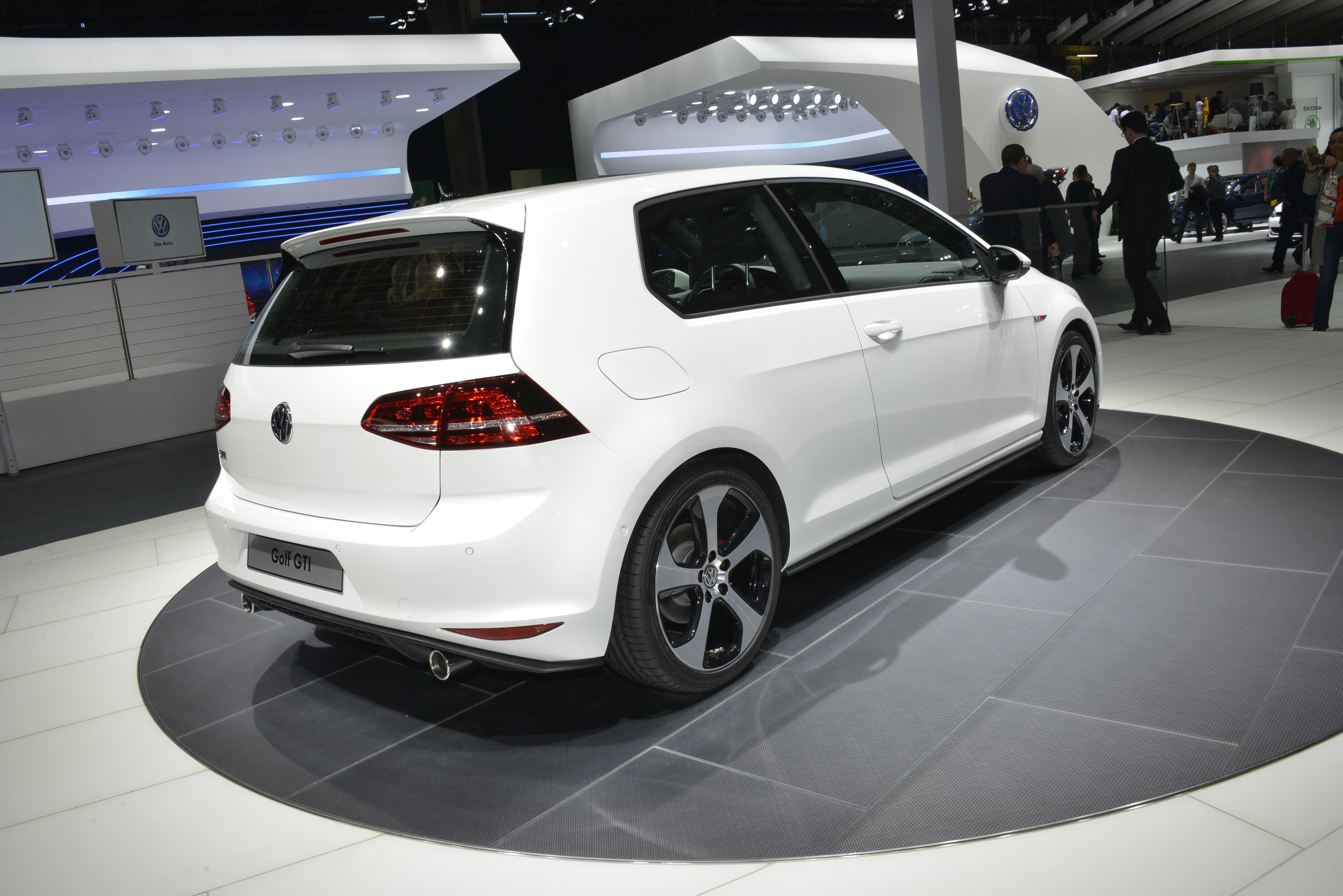 Volkswagen Golf photo #38