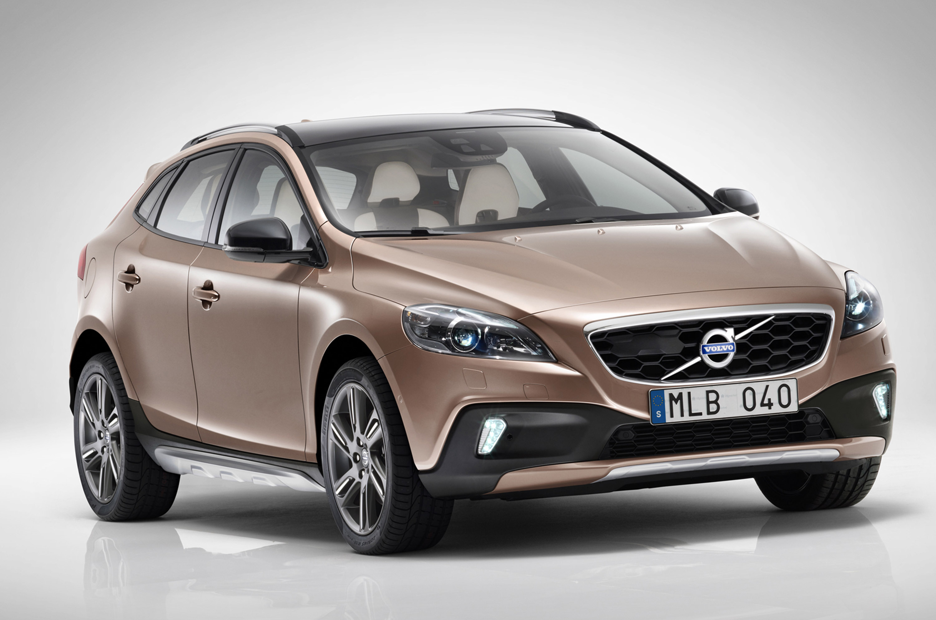 Volvo V40 Cross Country photo #2