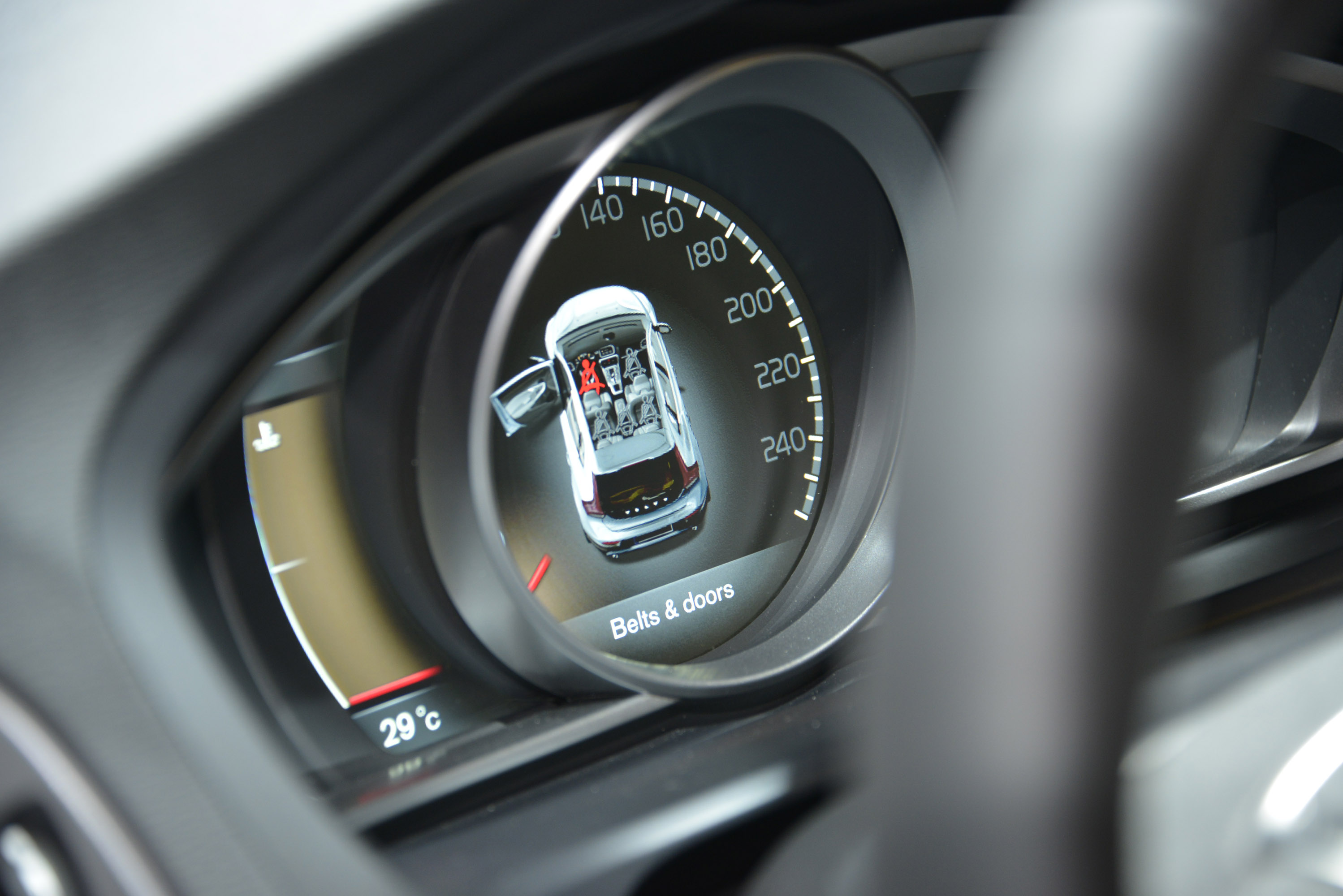 Volvo V40 Cross Country photo #15