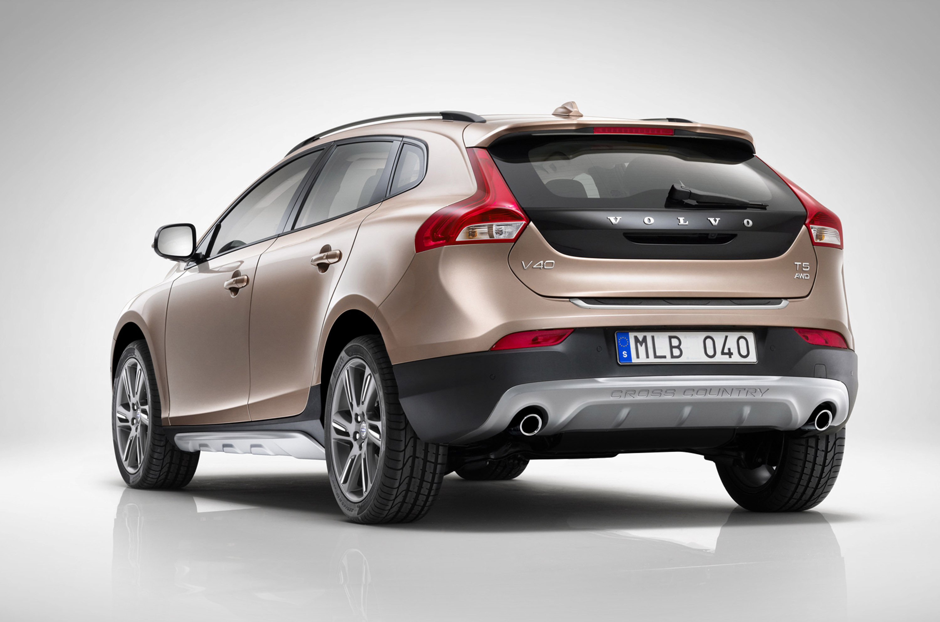 Volvo V40 Cross Country photo #19