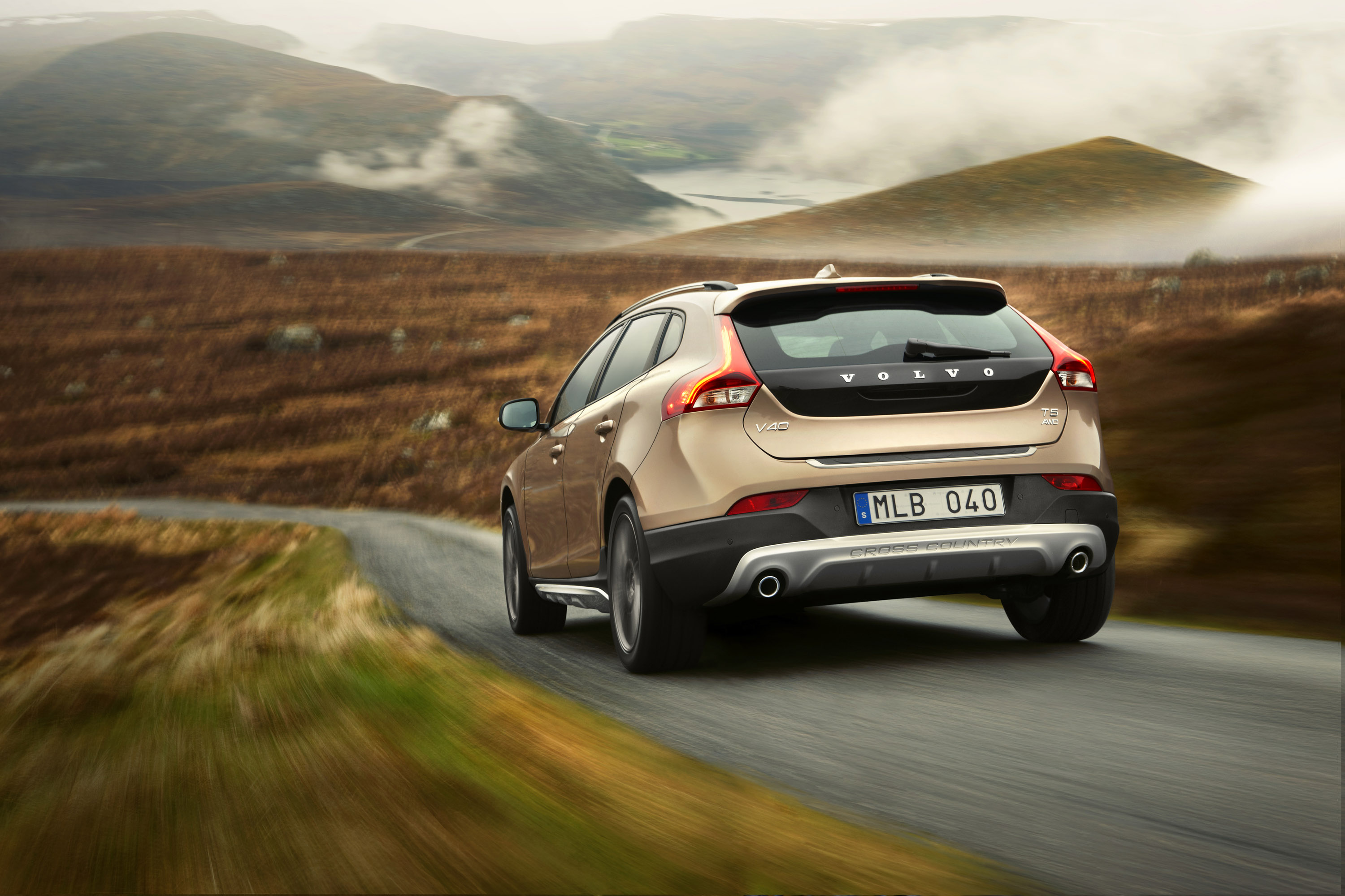 Volvo V40 Cross Country photo #20