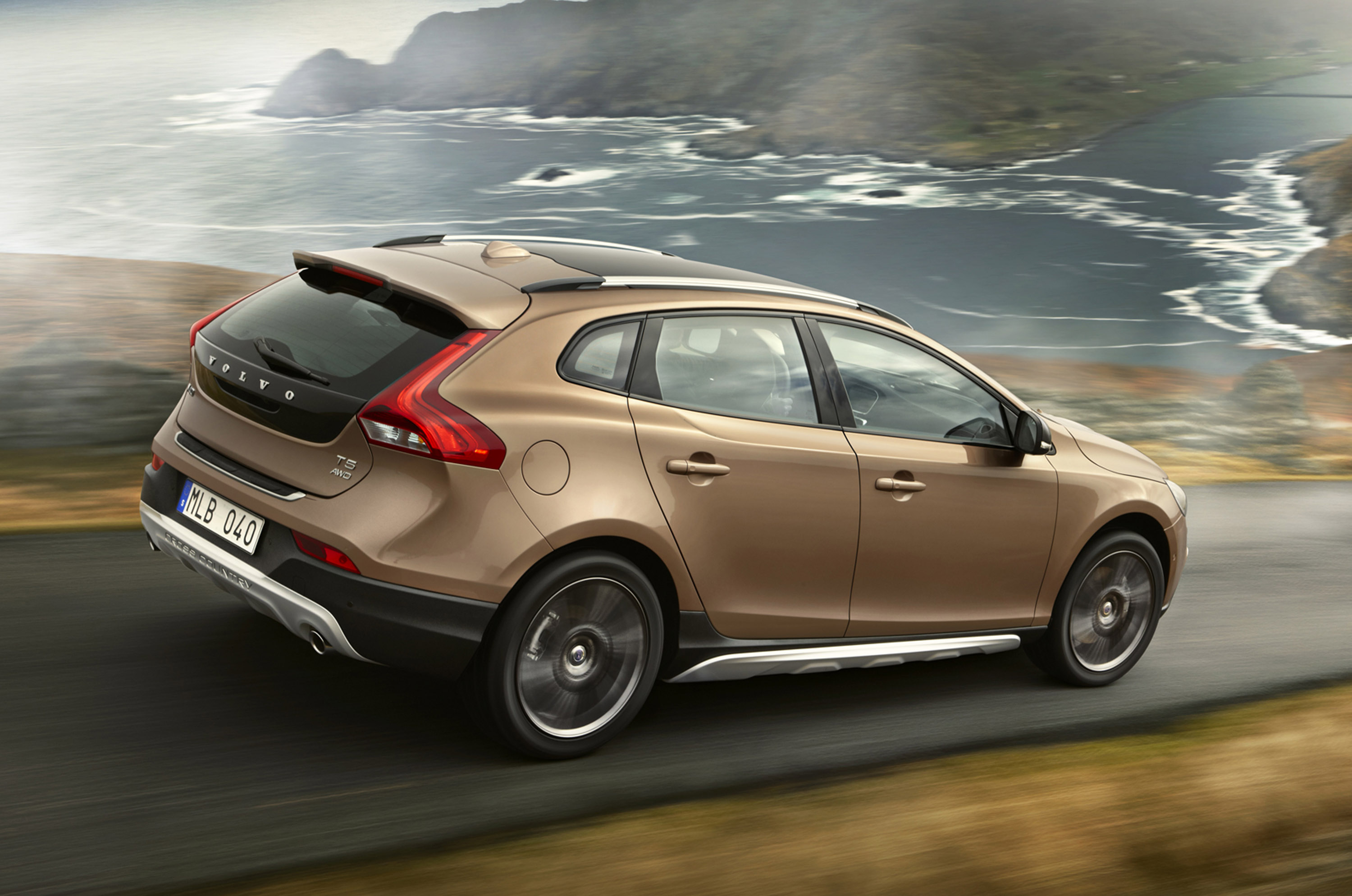 Volvo V40 Cross Country photo #21