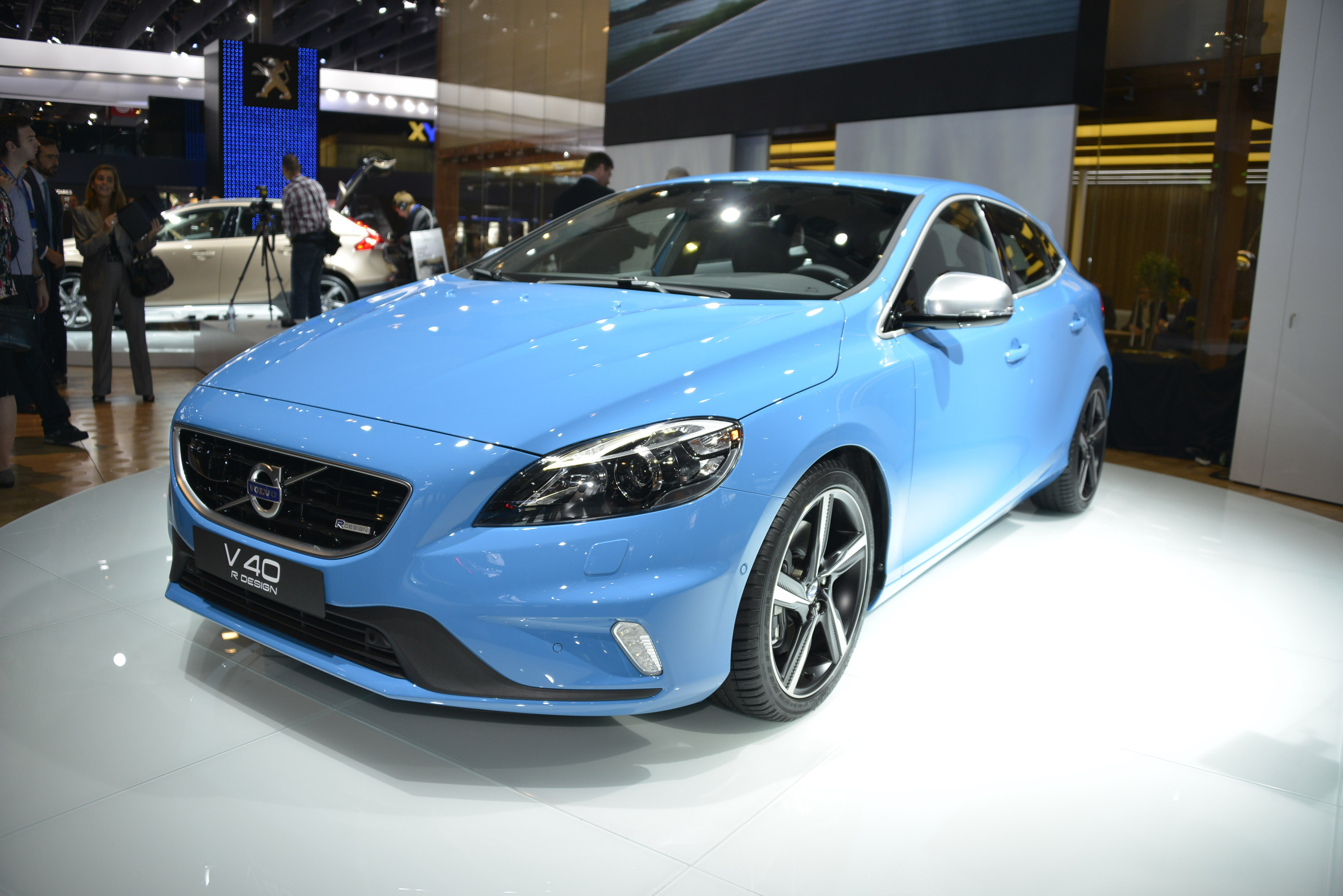 Volvo V40 photo #1