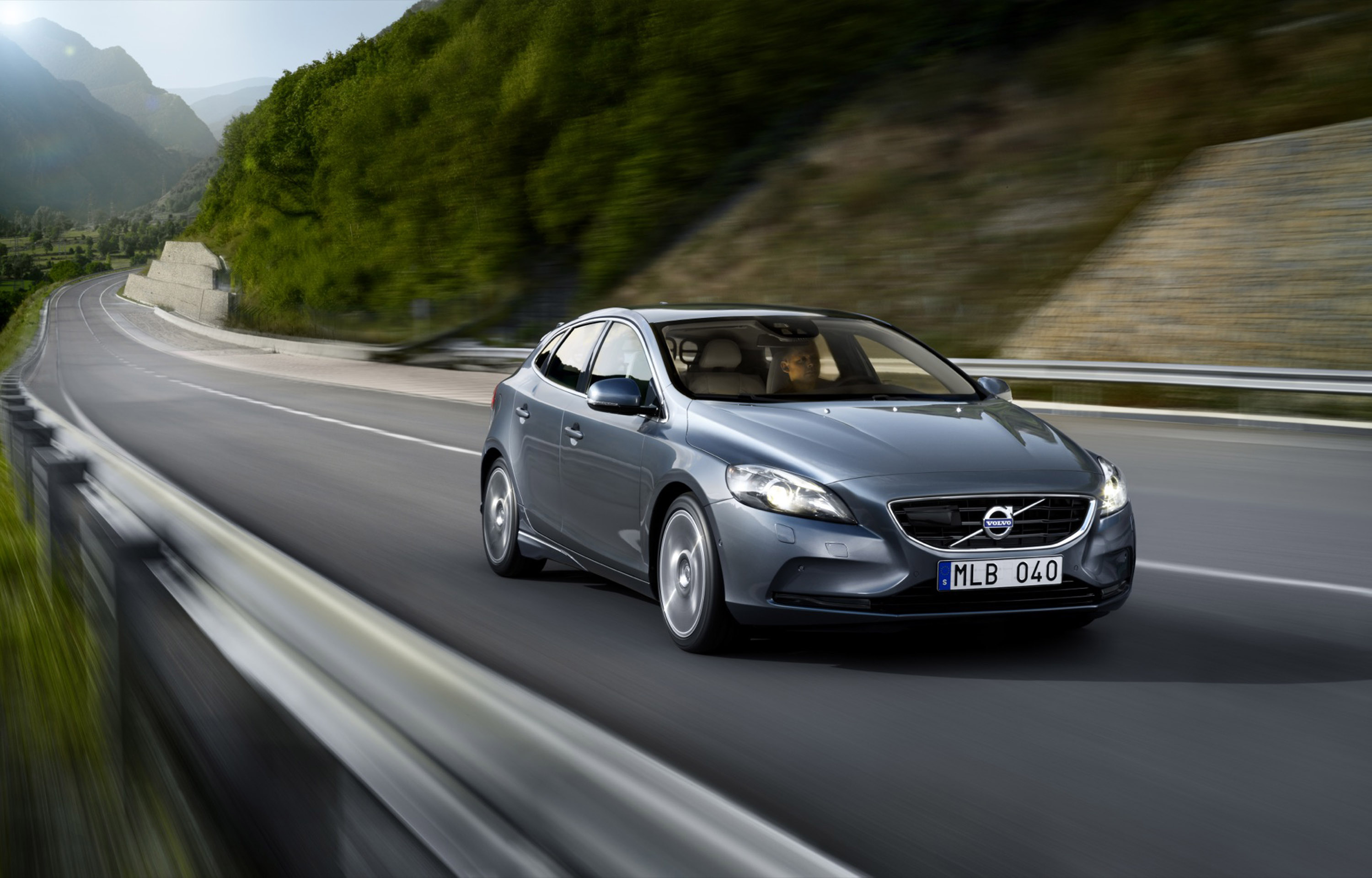 Volvo V40 photo #16