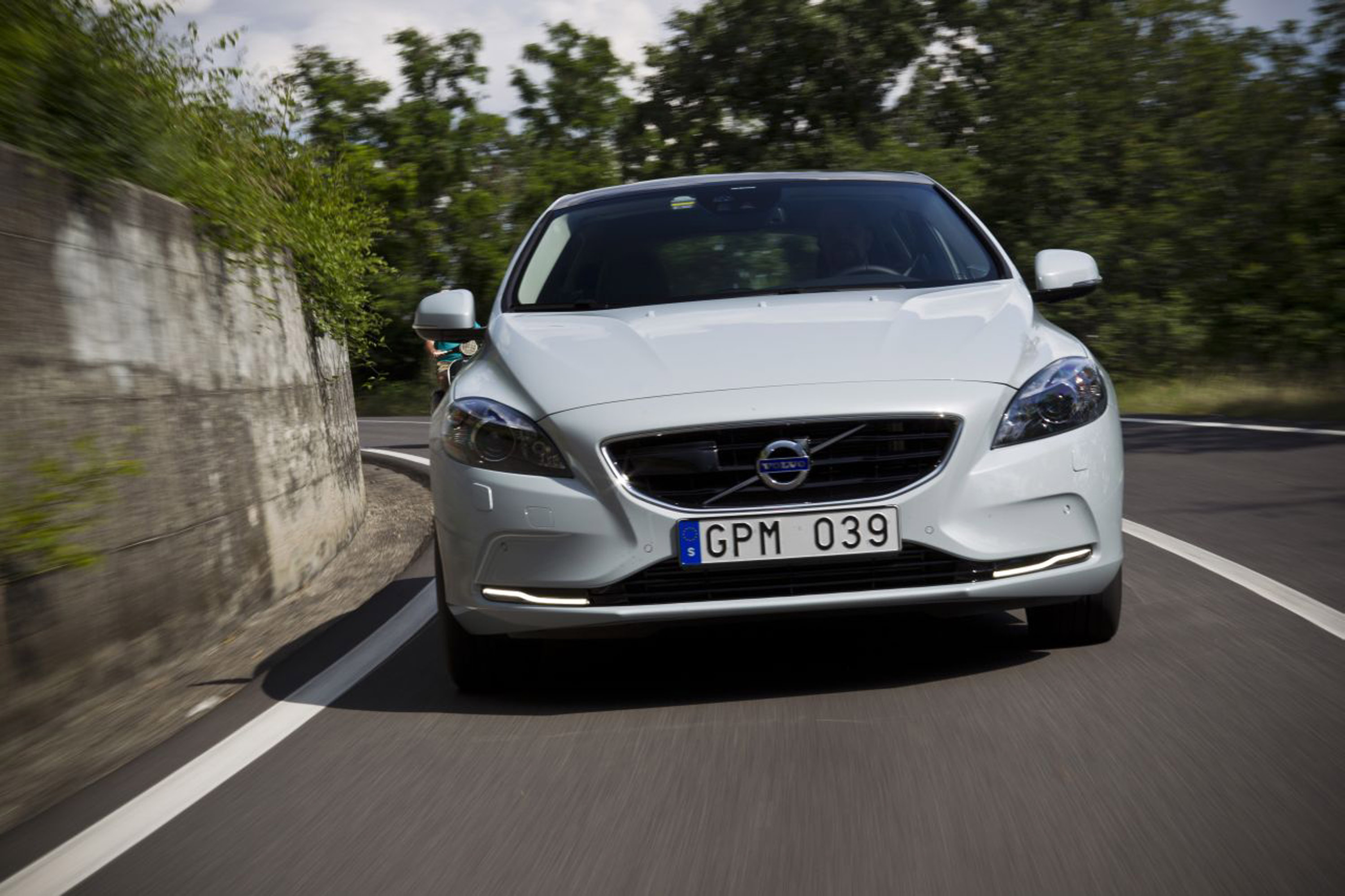 Volvo V40 photo #23