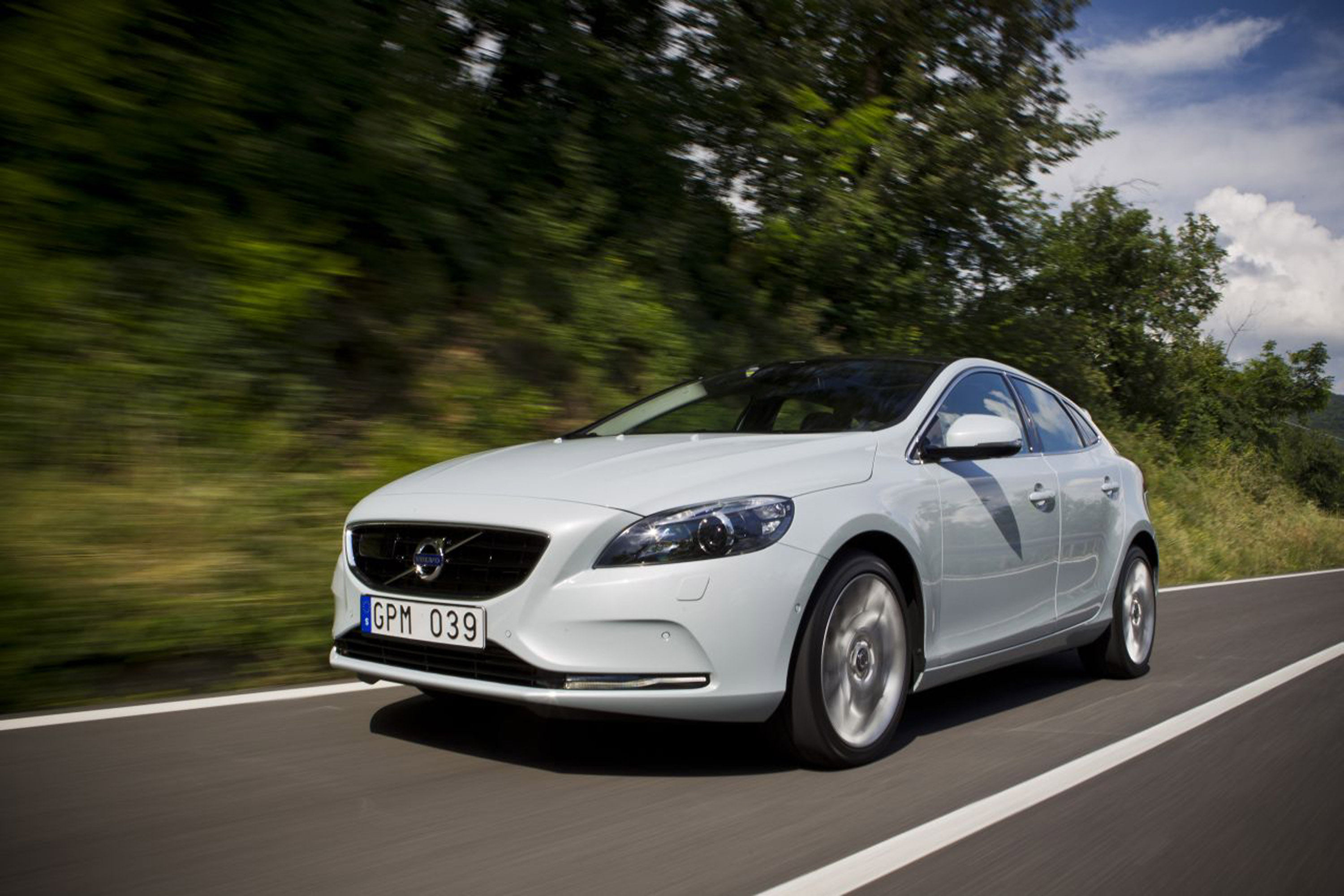 Volvo V40 photo #24