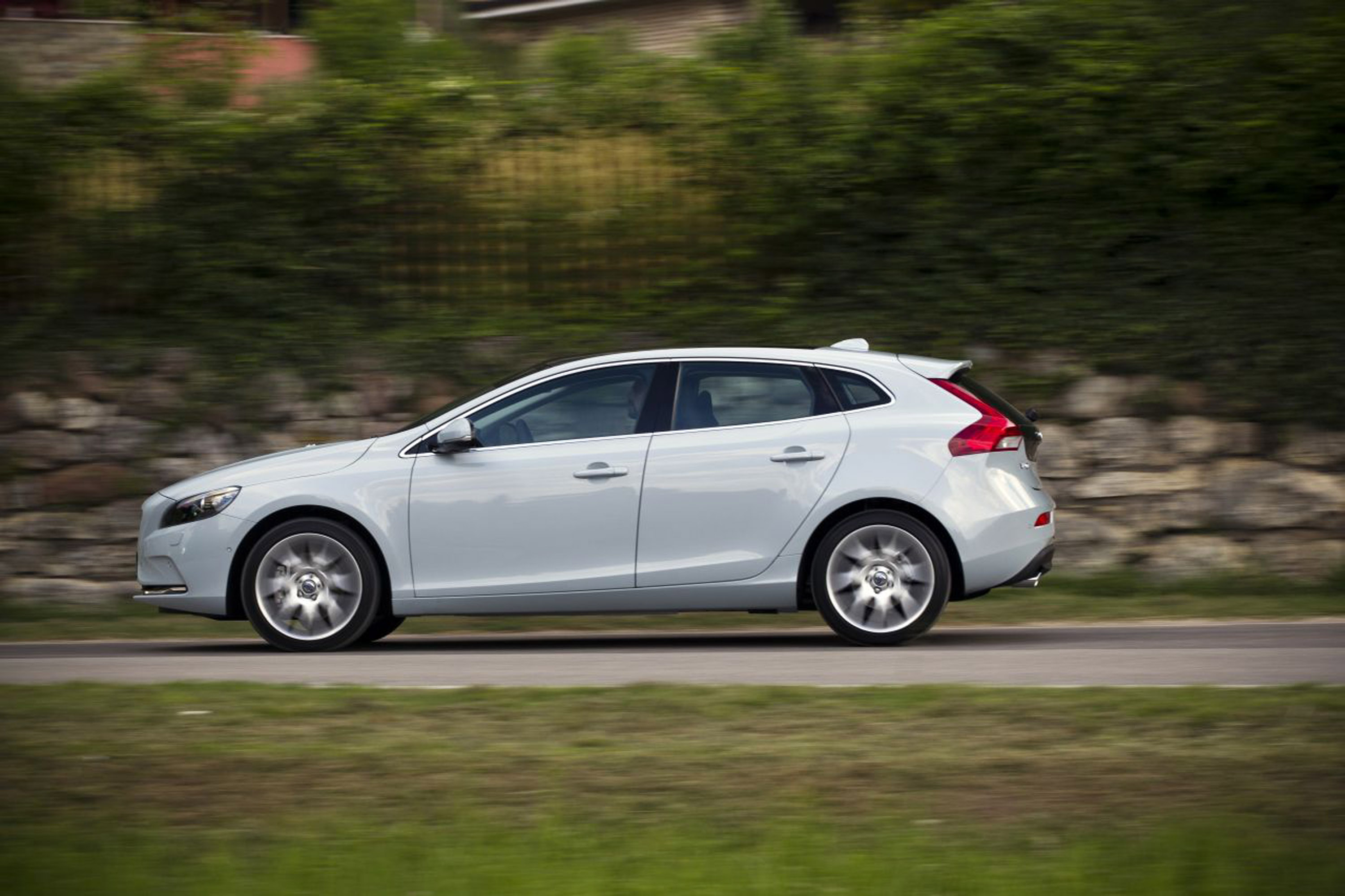 Volvo V40 photo #25
