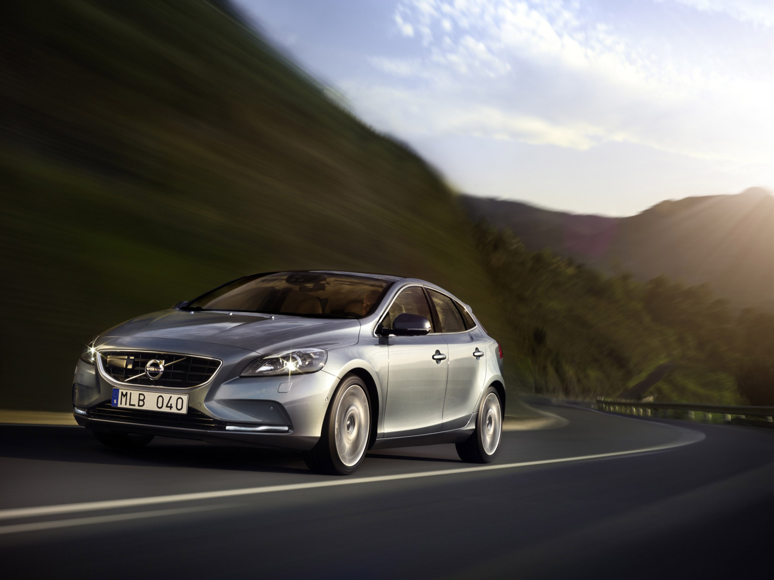 Volvo V40 photo #26