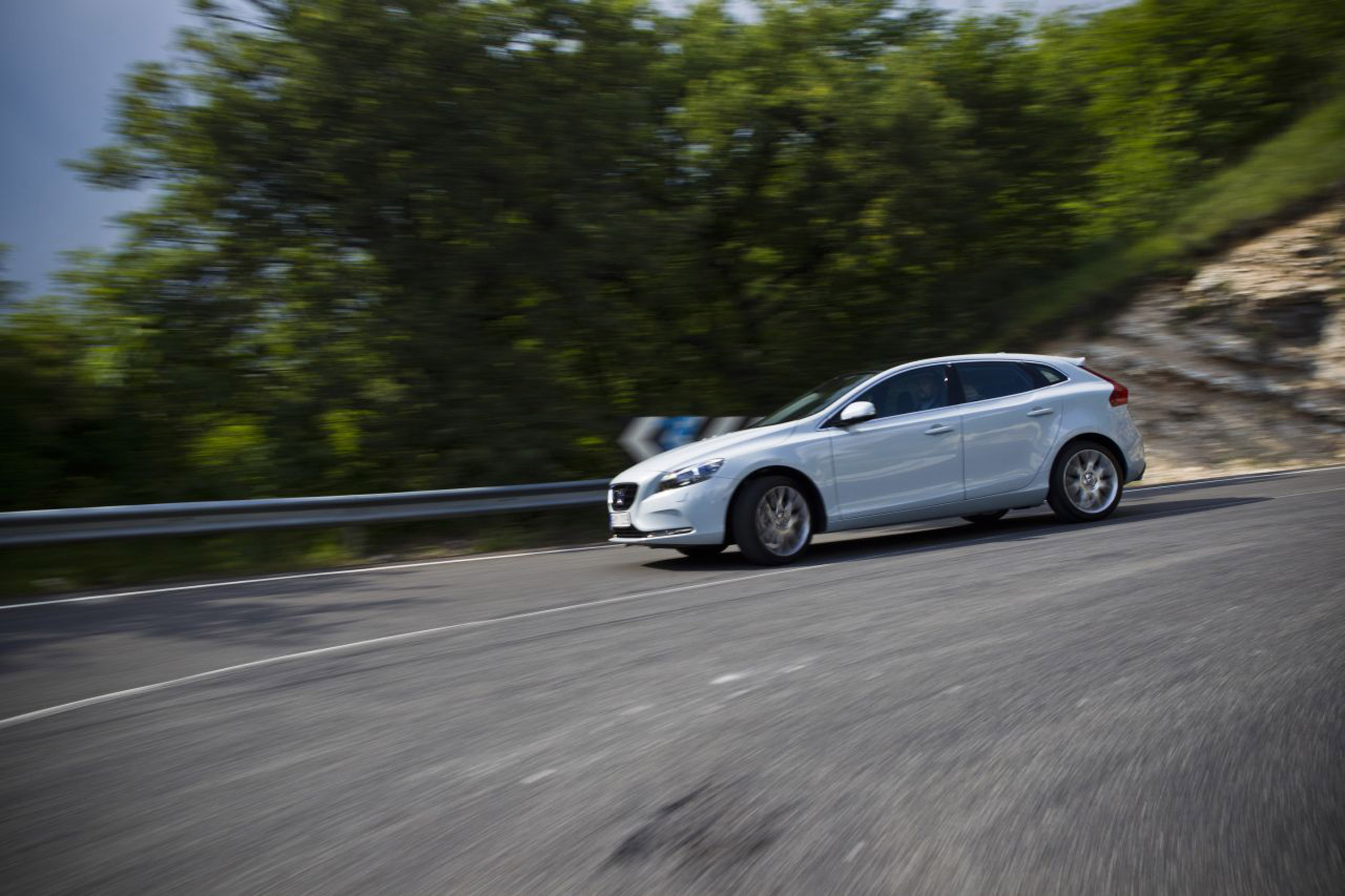 Volvo V40 photo #28