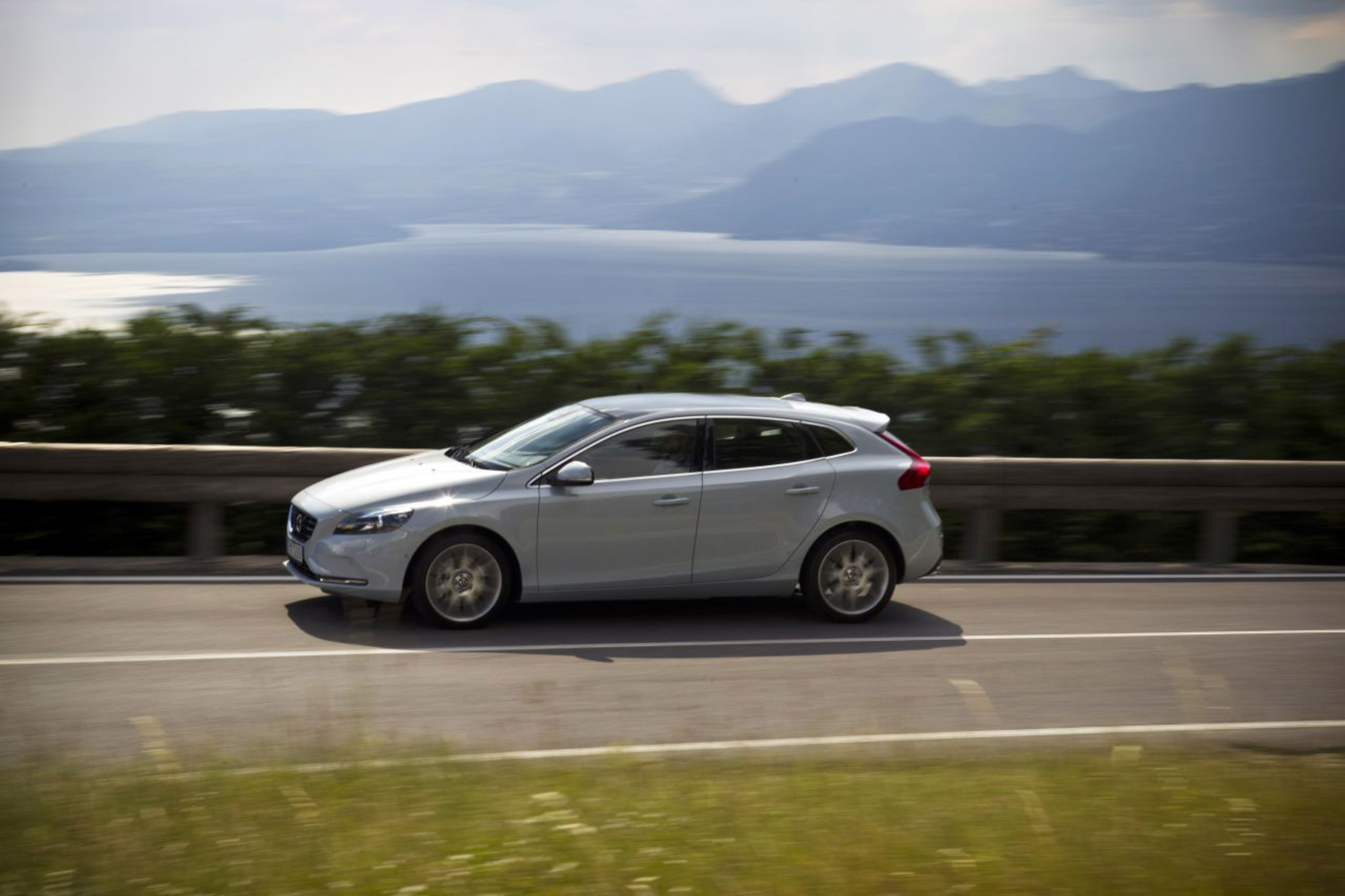 Volvo V40 photo #31