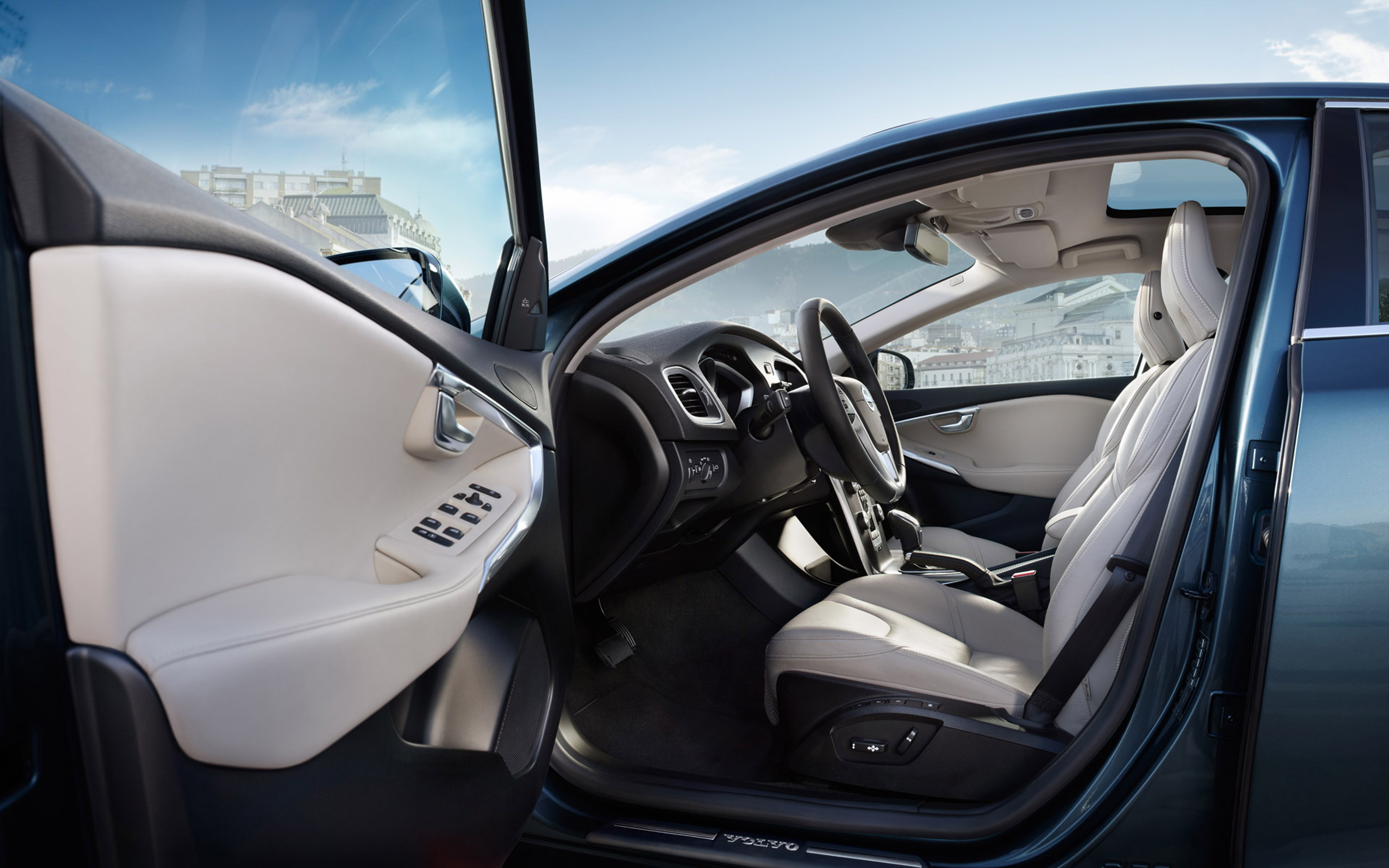 Volvo V40 photo #32