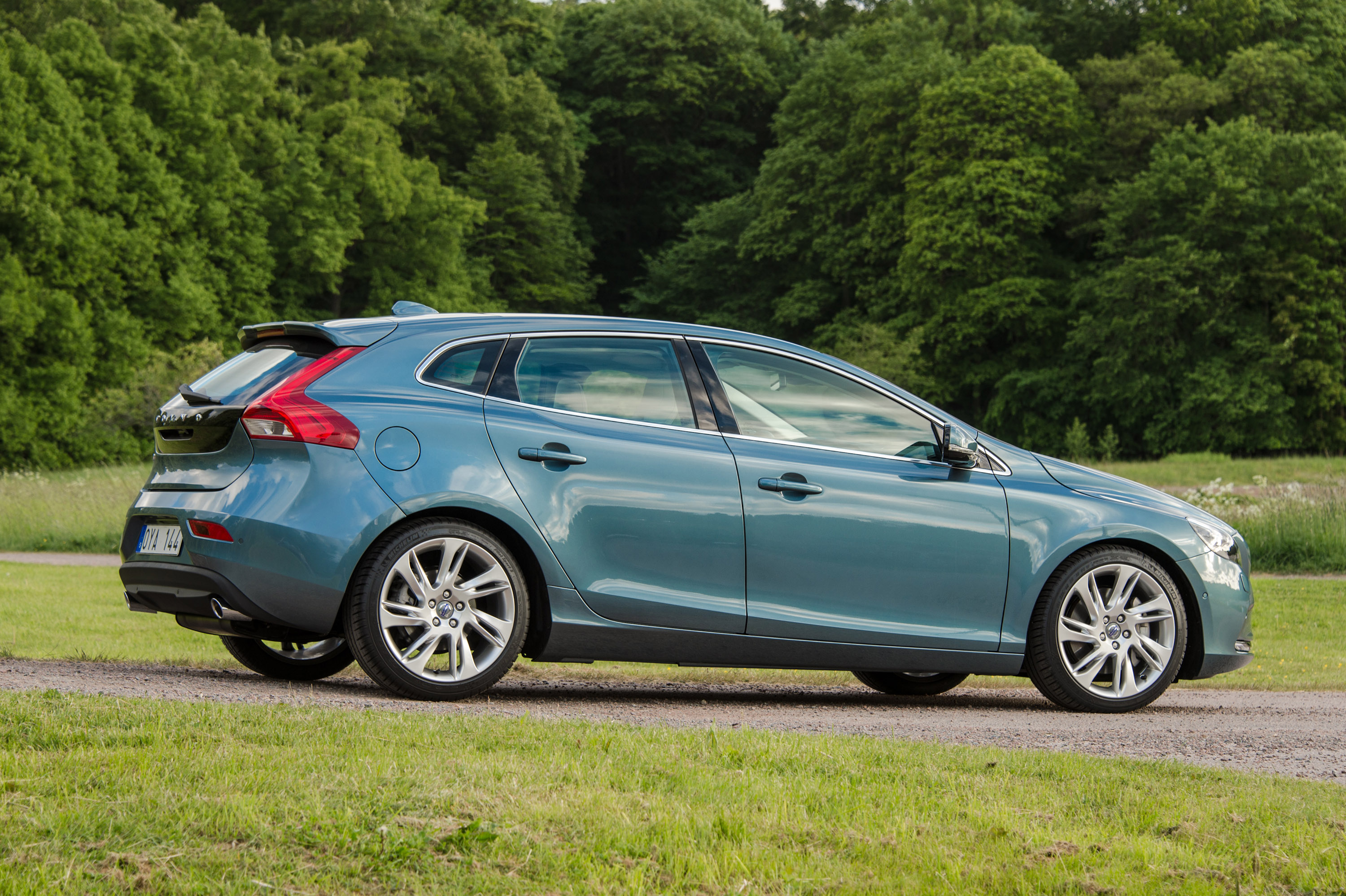 Volvo V40 photo #37