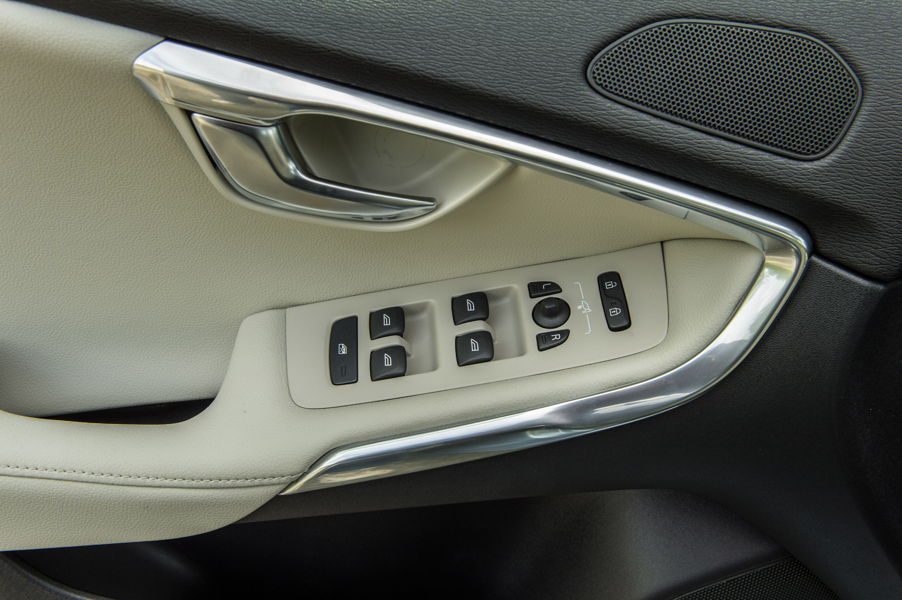 Volvo V40 photo #64