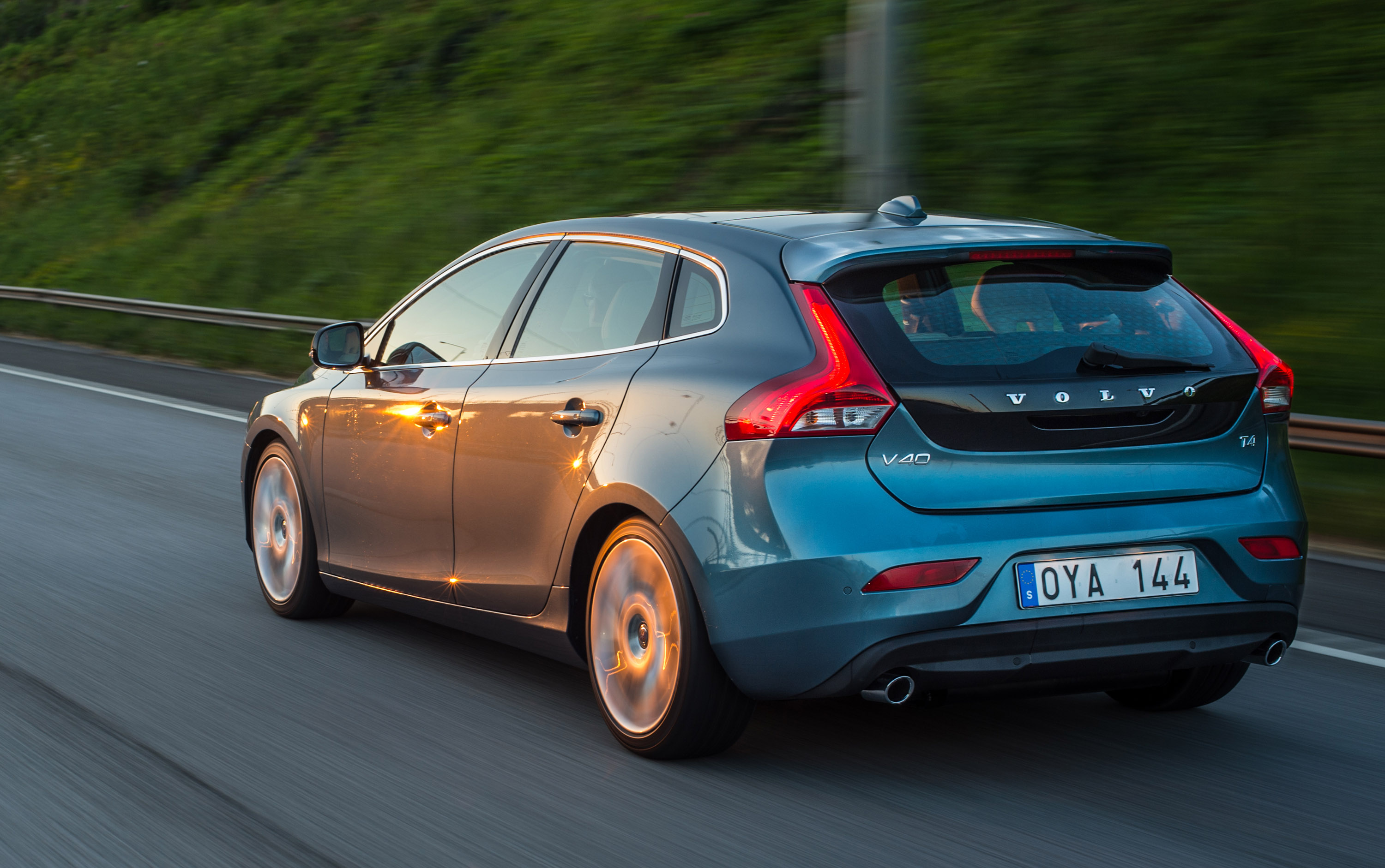 Volvo V40 photo #70