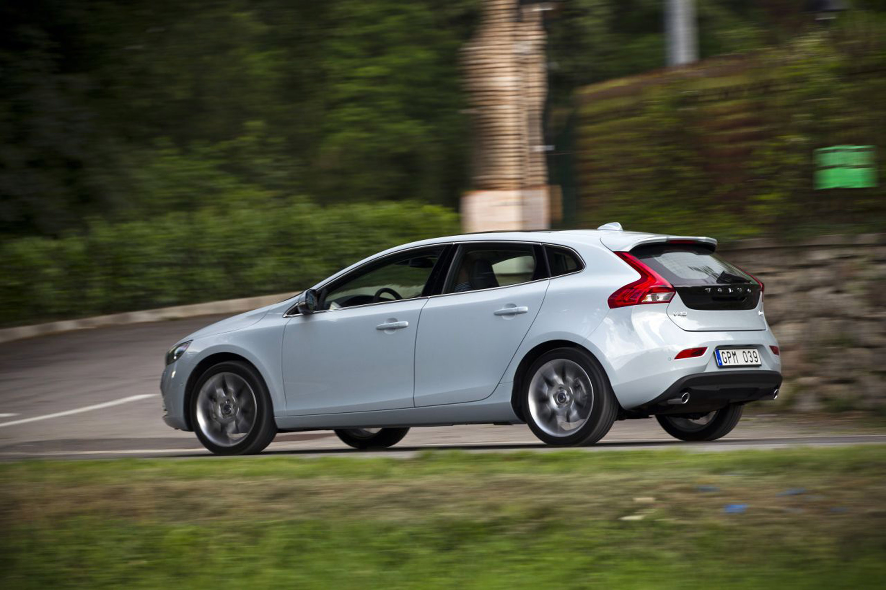 Volvo V40 photo #76