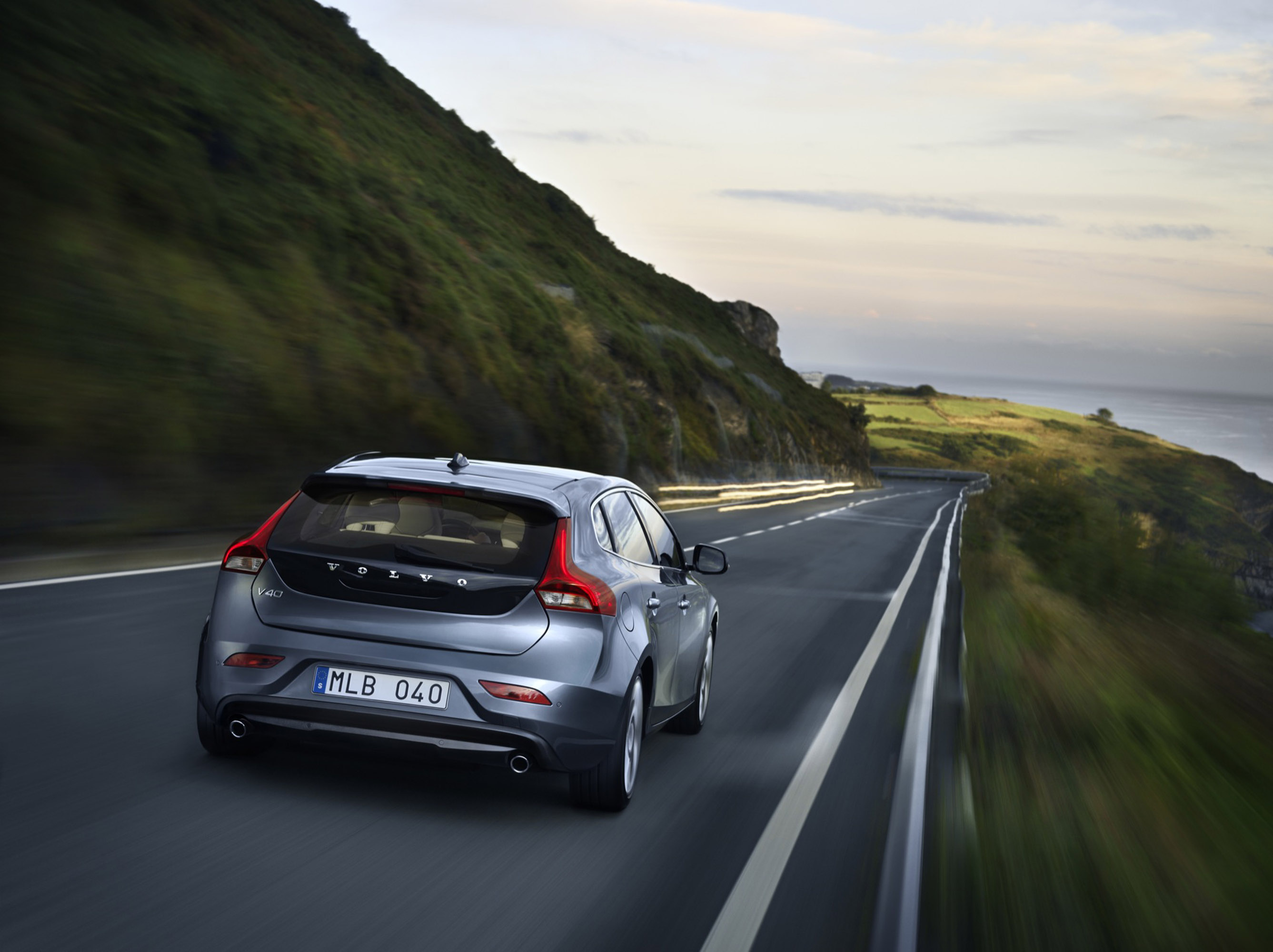 Volvo V40 photo #77