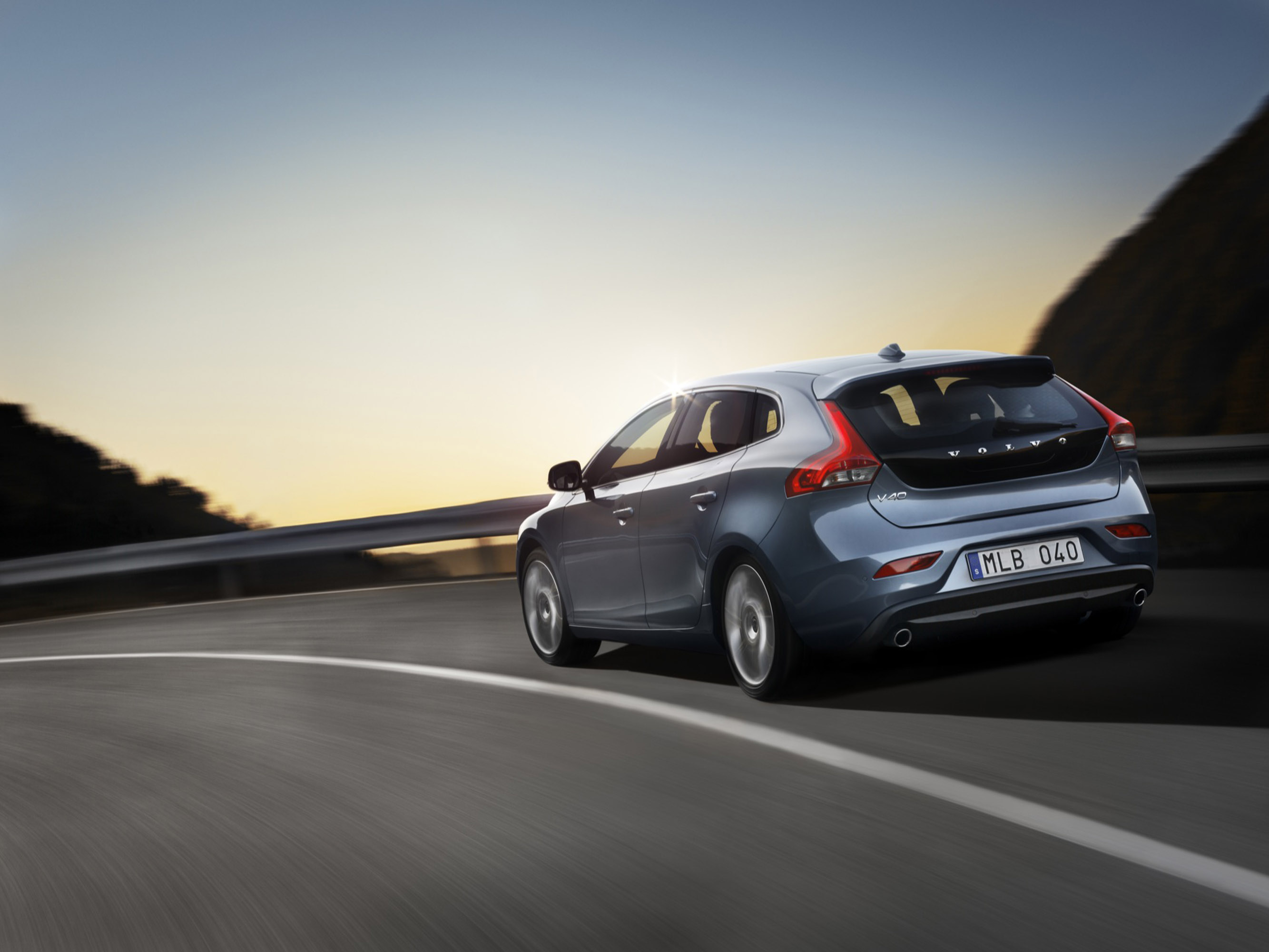 Volvo V40 photo #81