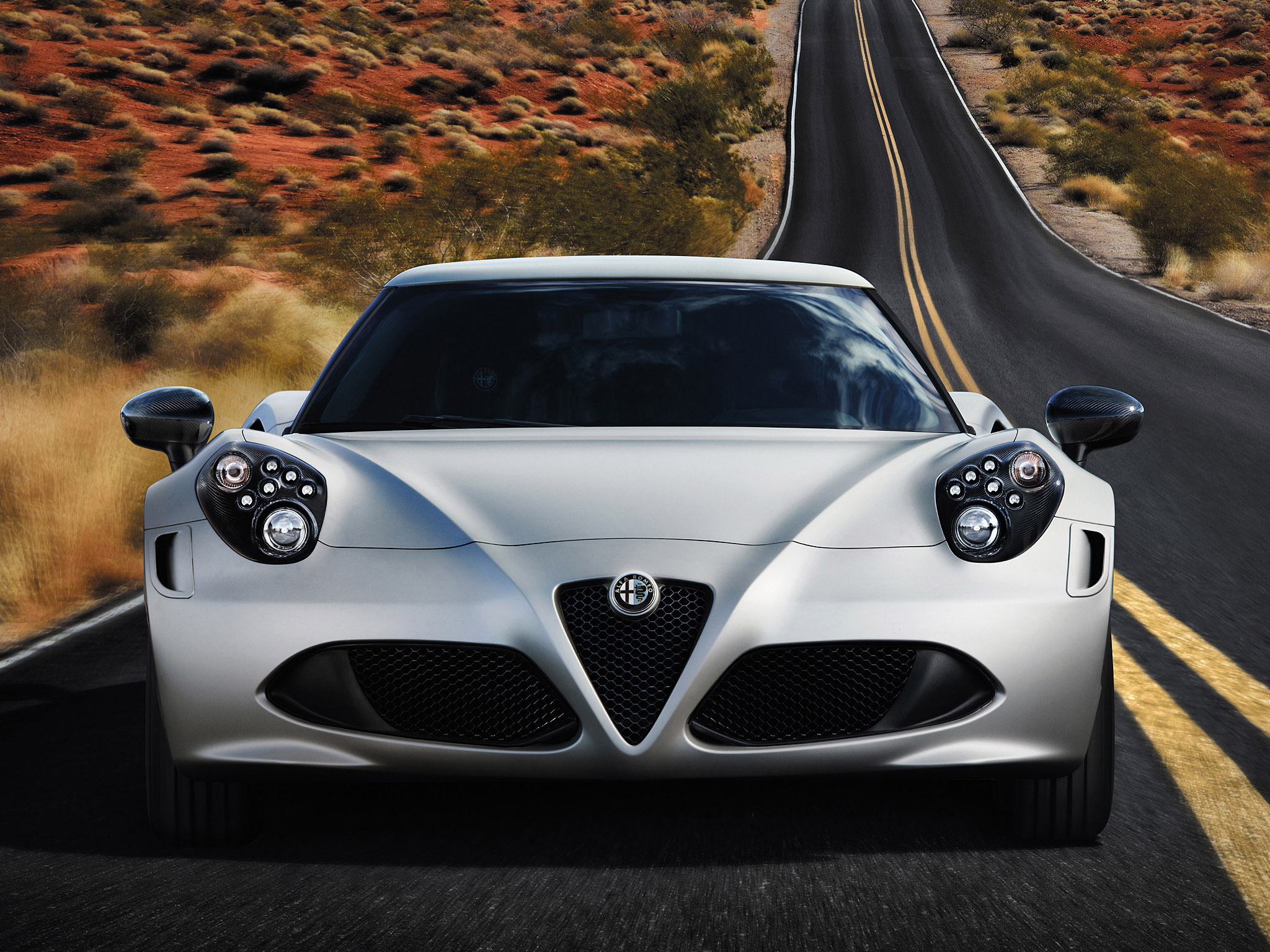 Alfa Romeo 4C photo #2