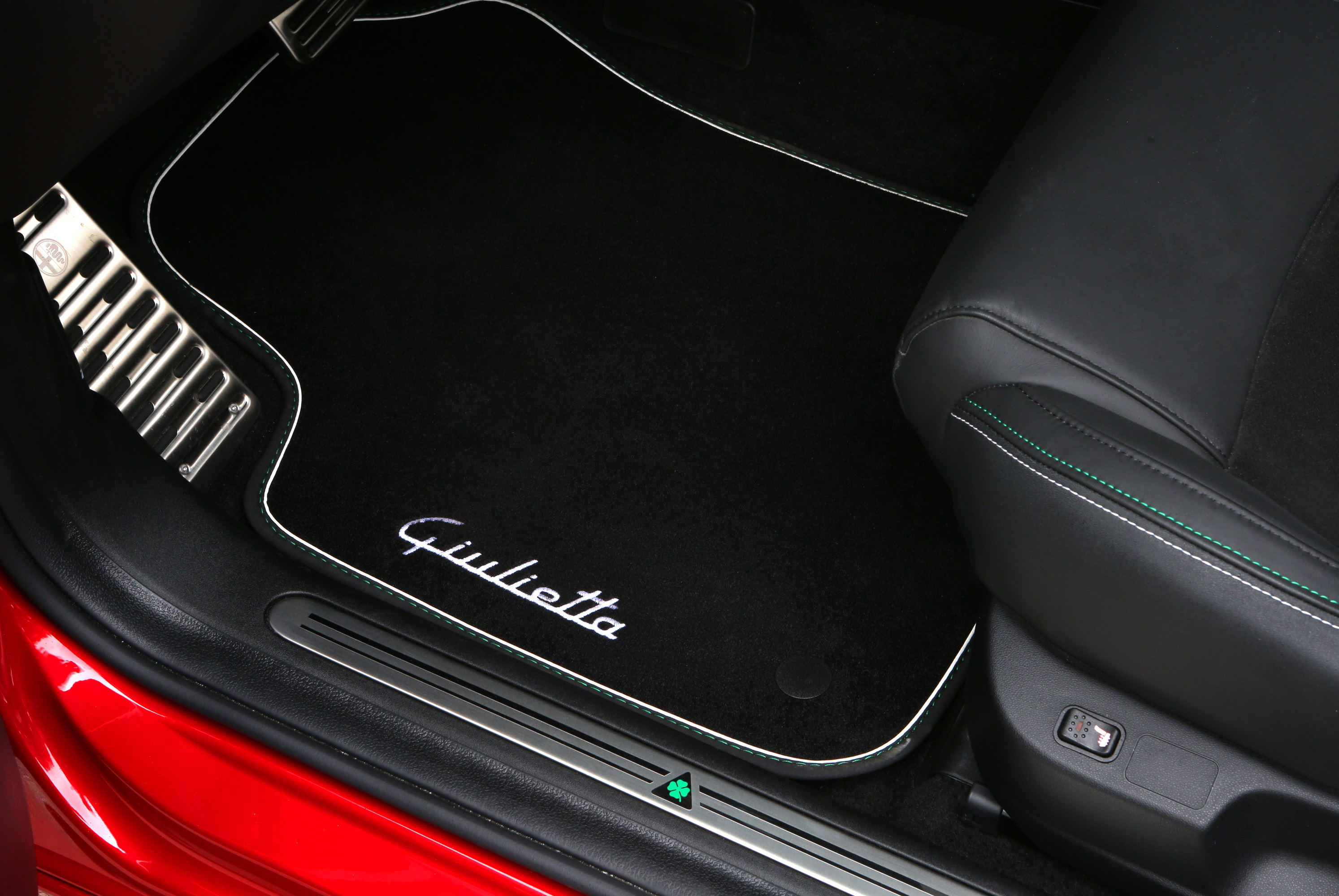 Alfa Romeo Giulietta Quadrifoglio Verde photo #58