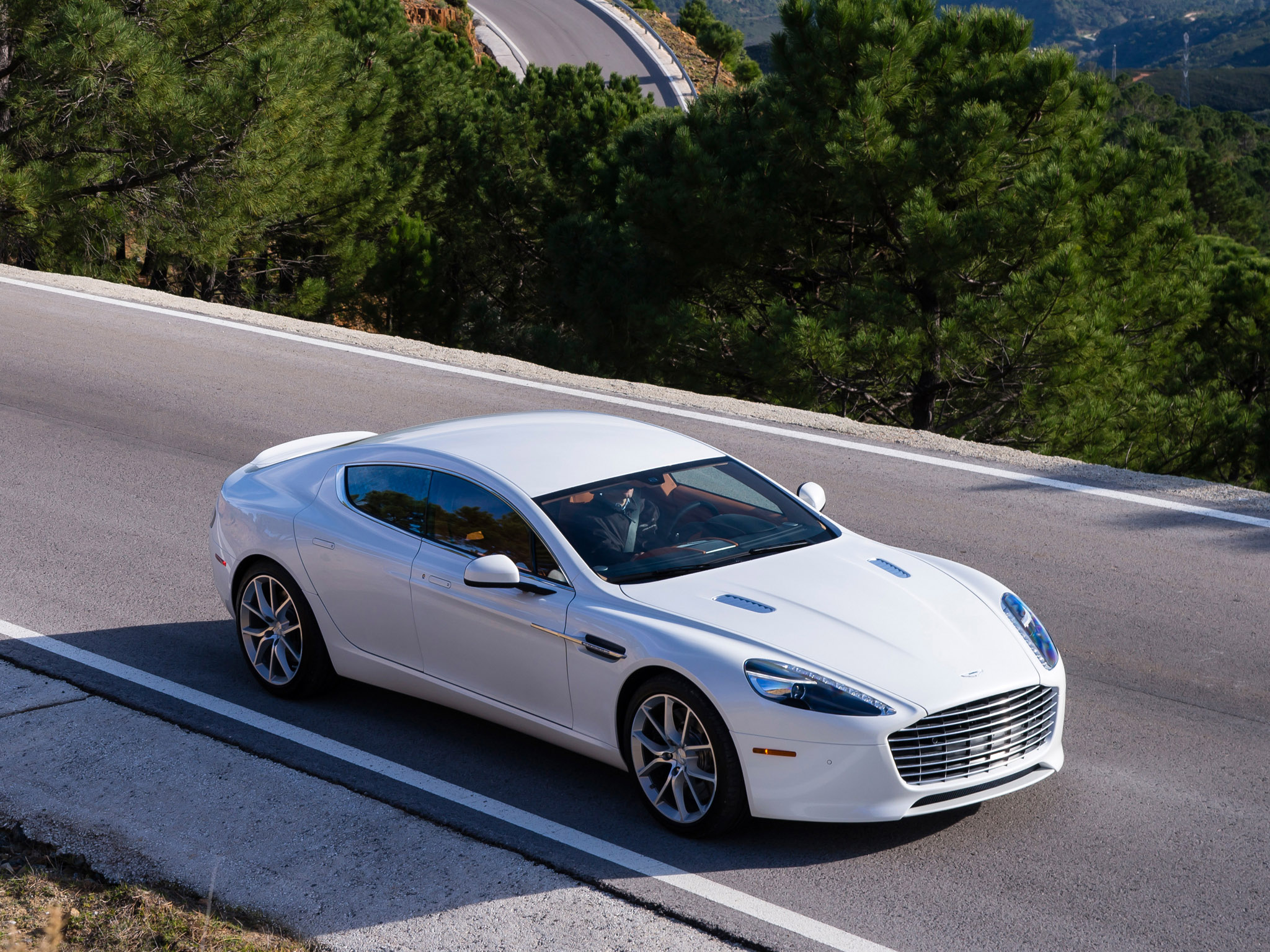 100 метров на машине. Aston Martin rapide s 2013.