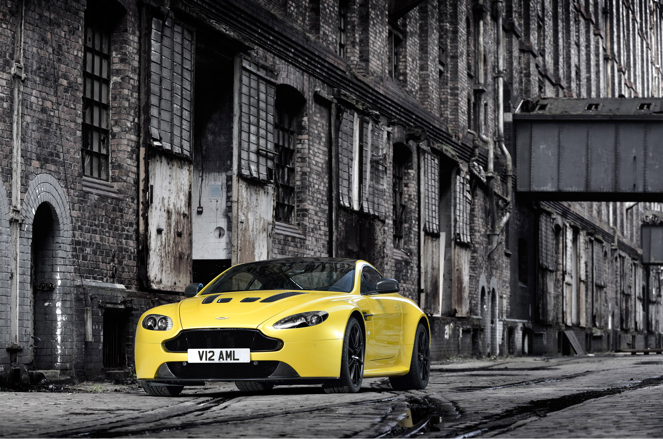 Aston Martin V12 Vantage S photo #3