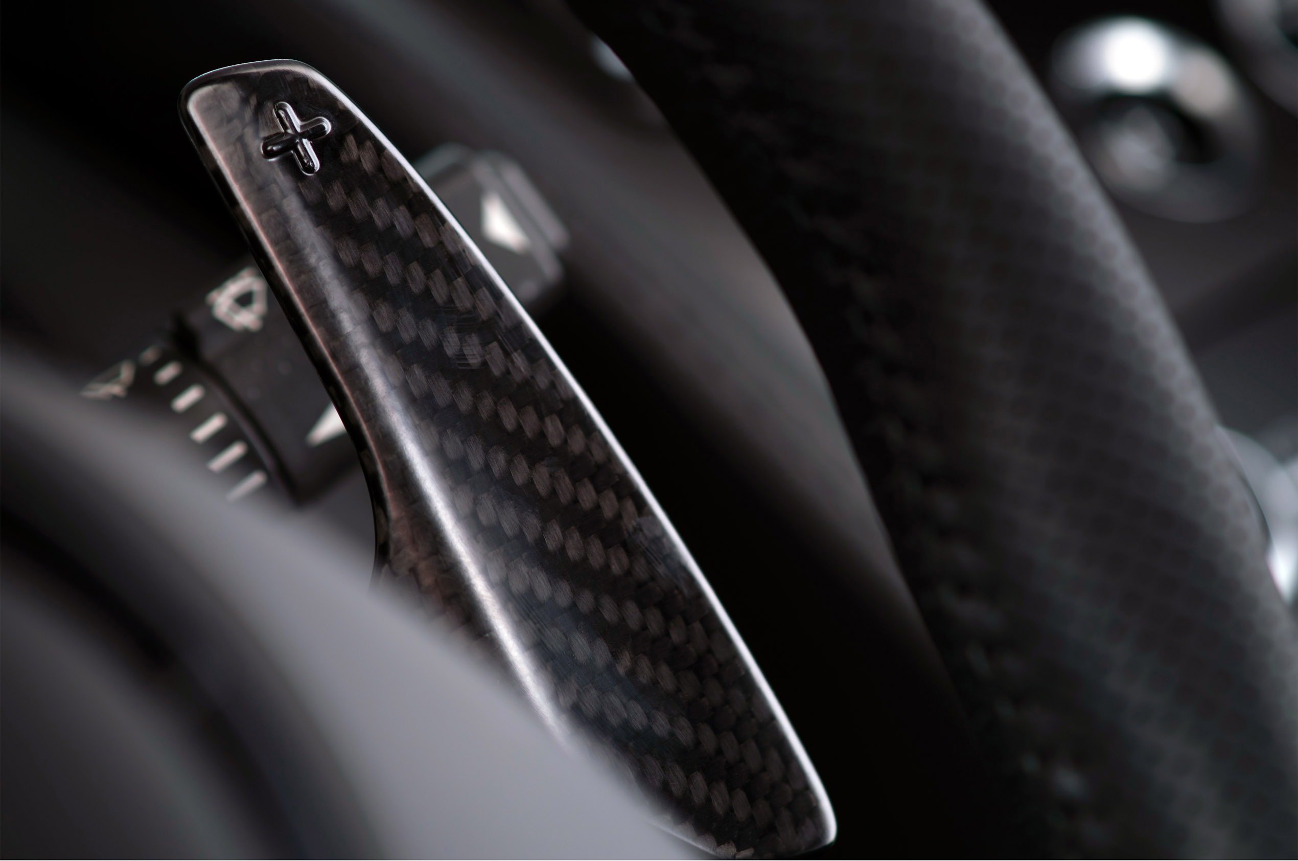 Aston Martin V12 Vantage S photo #16